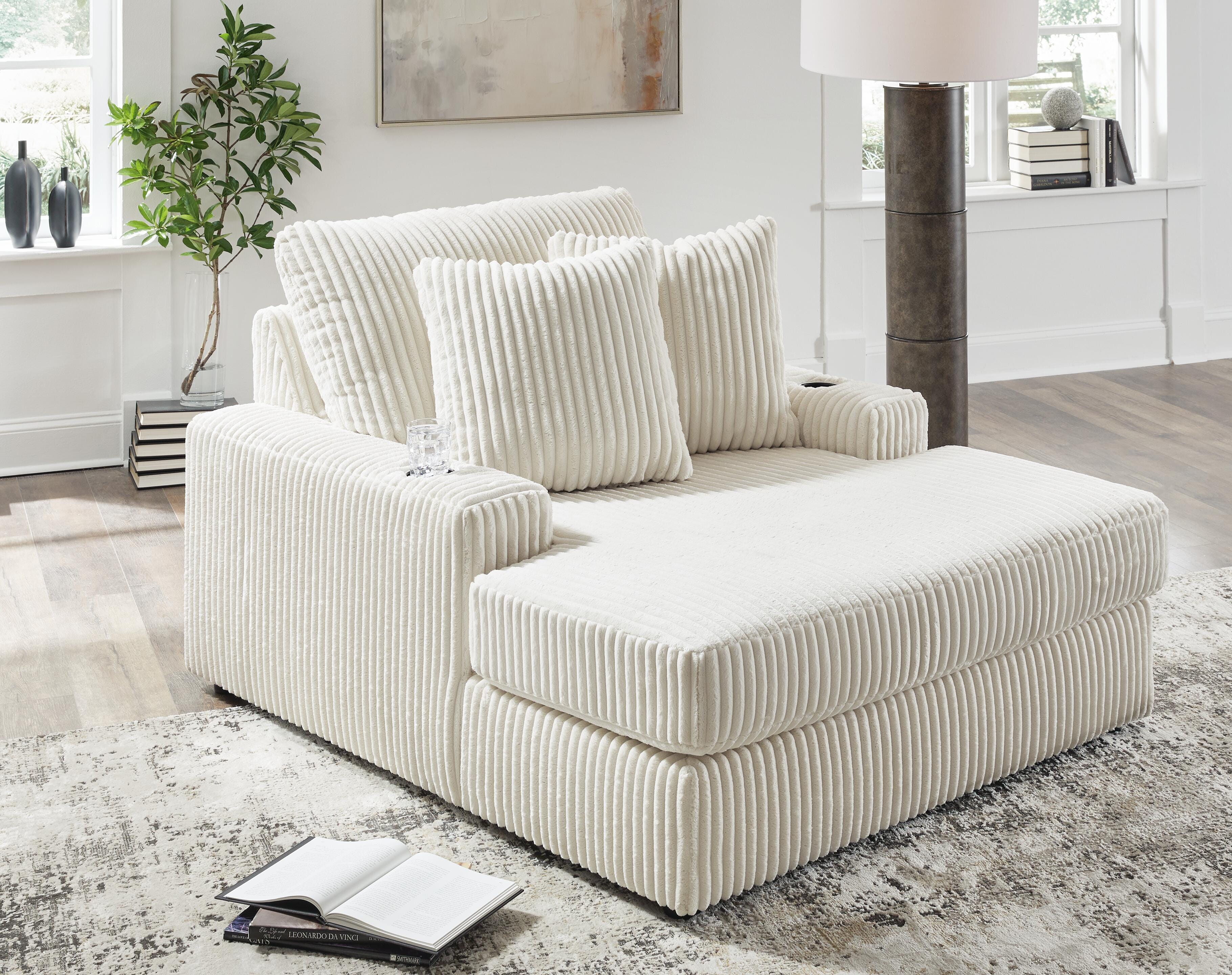 Lindyn Chaise
