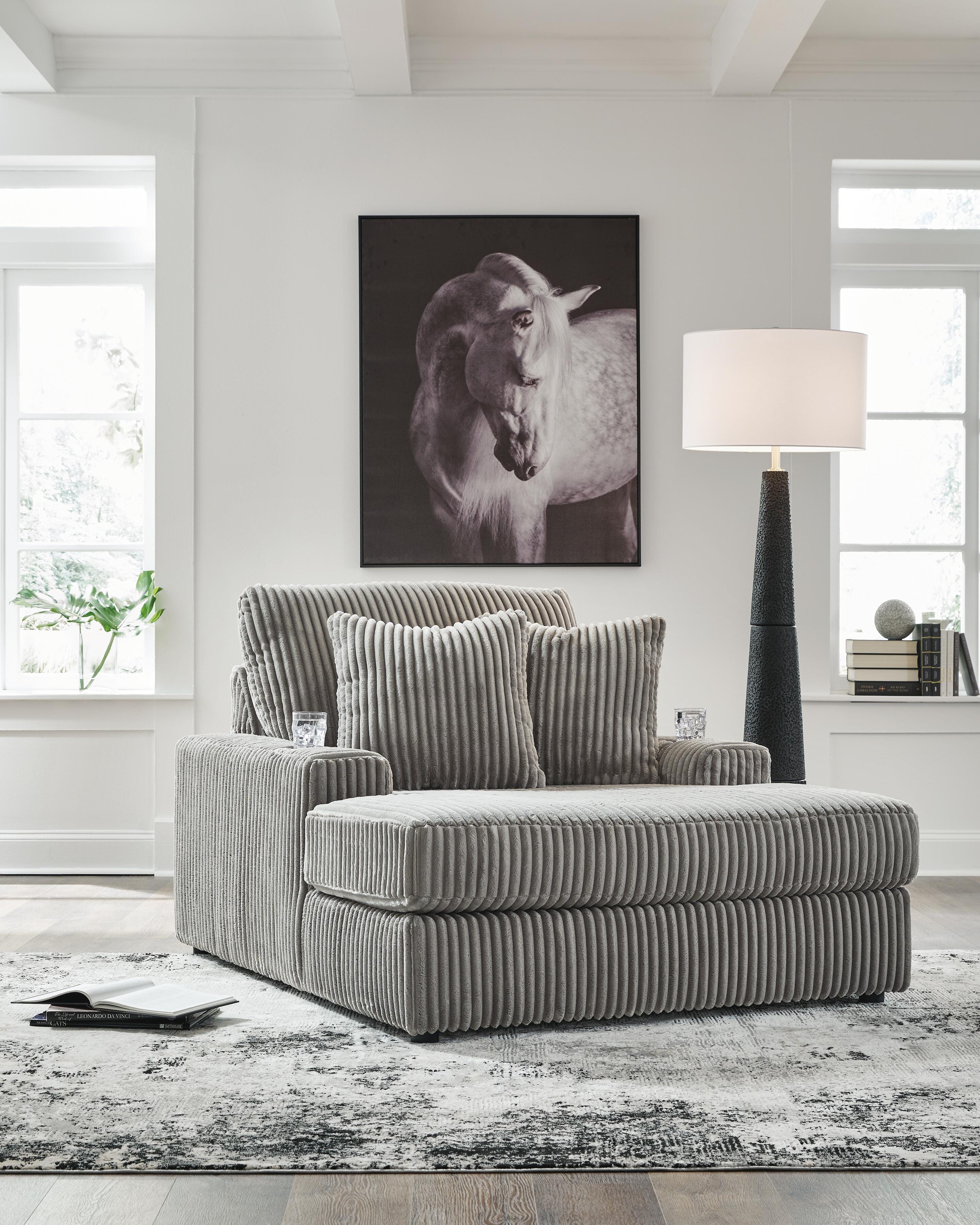 Lindyn Chaise