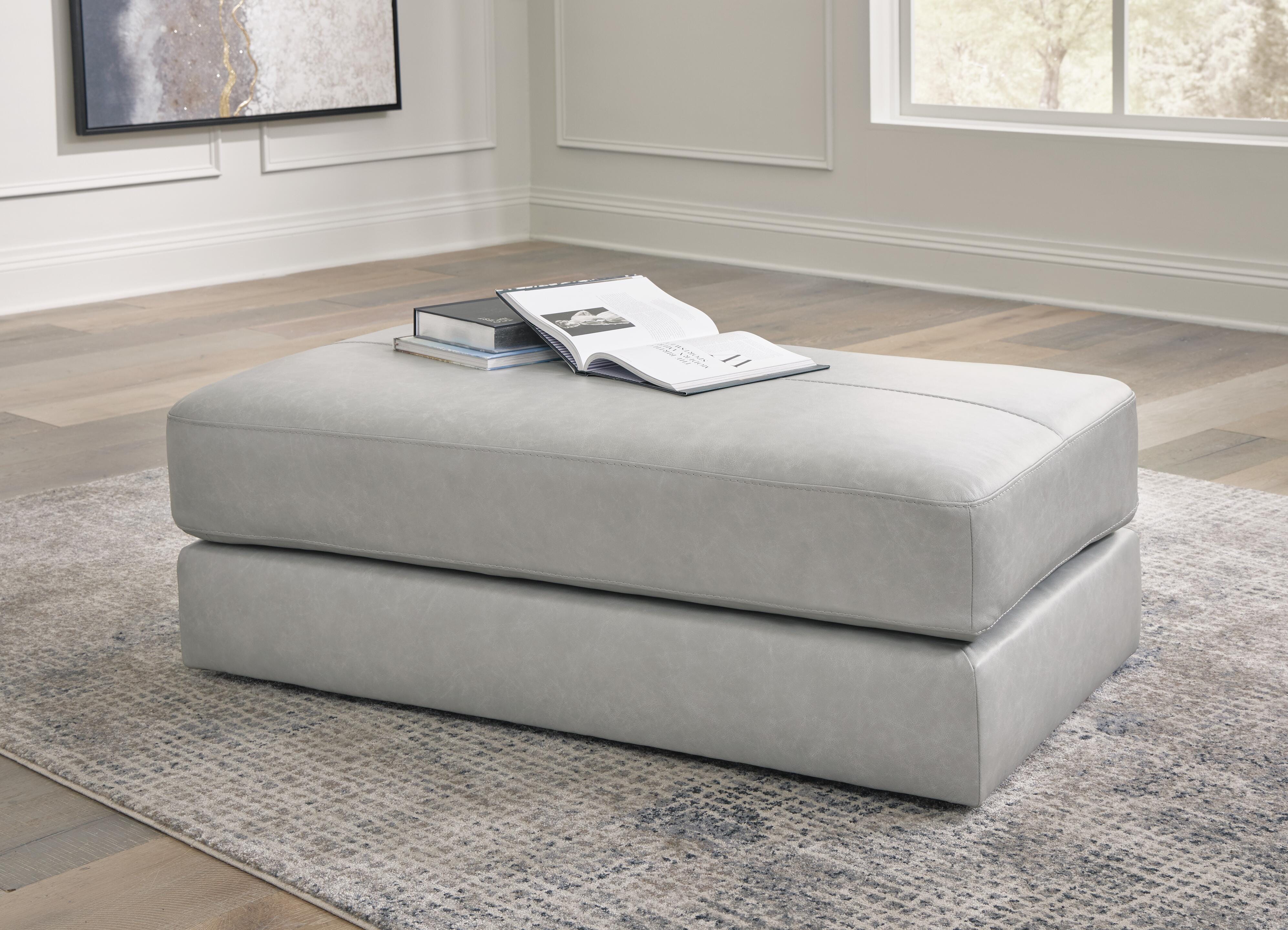 Amiata 2-Piece Sectional with Ottoman
