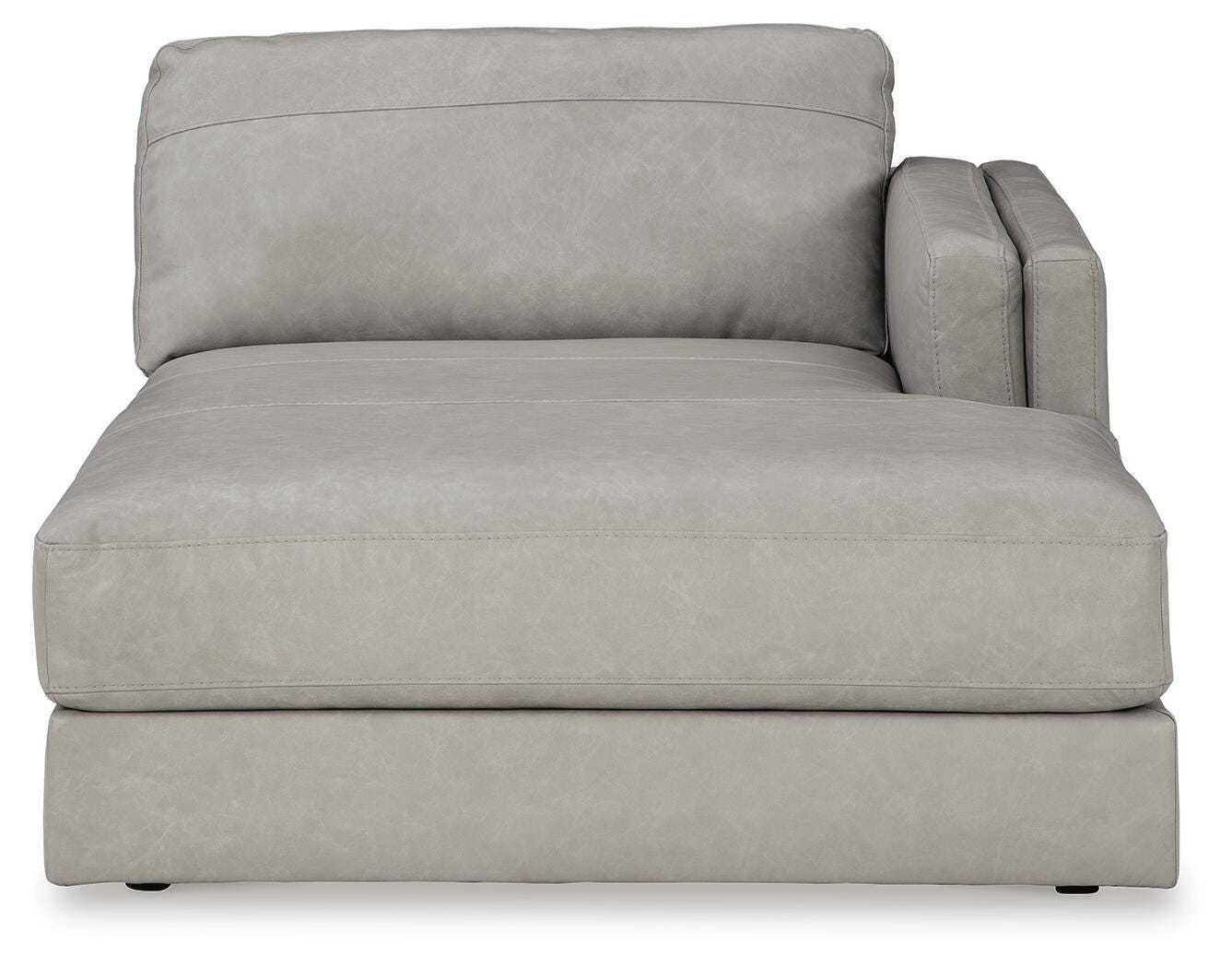 Amiata 2-Piece Sectional with Ottoman