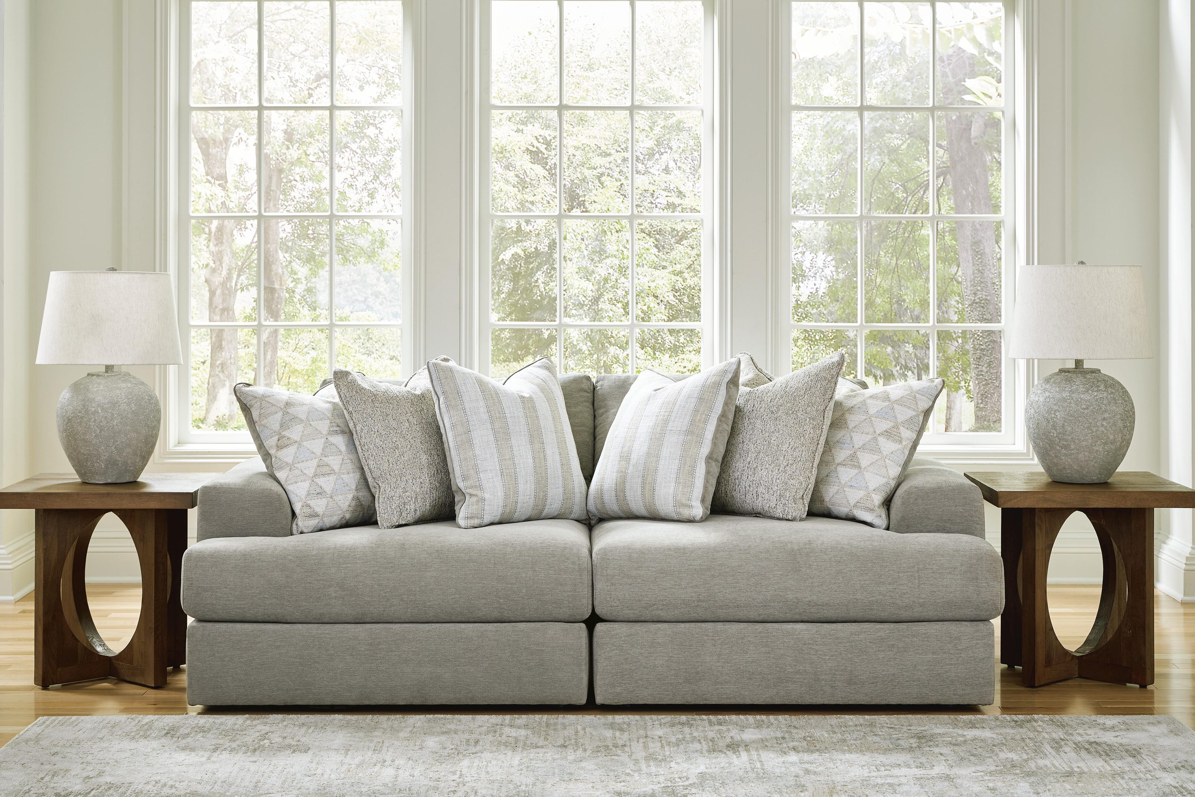 Avaliyah 2-Piece Sectional with Ottoman