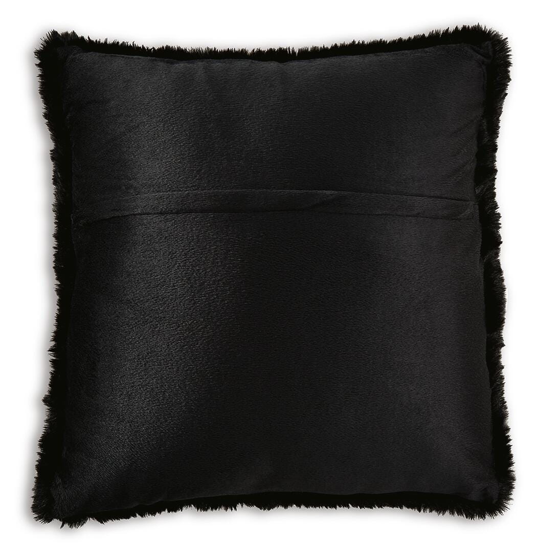 Gariland Pillow