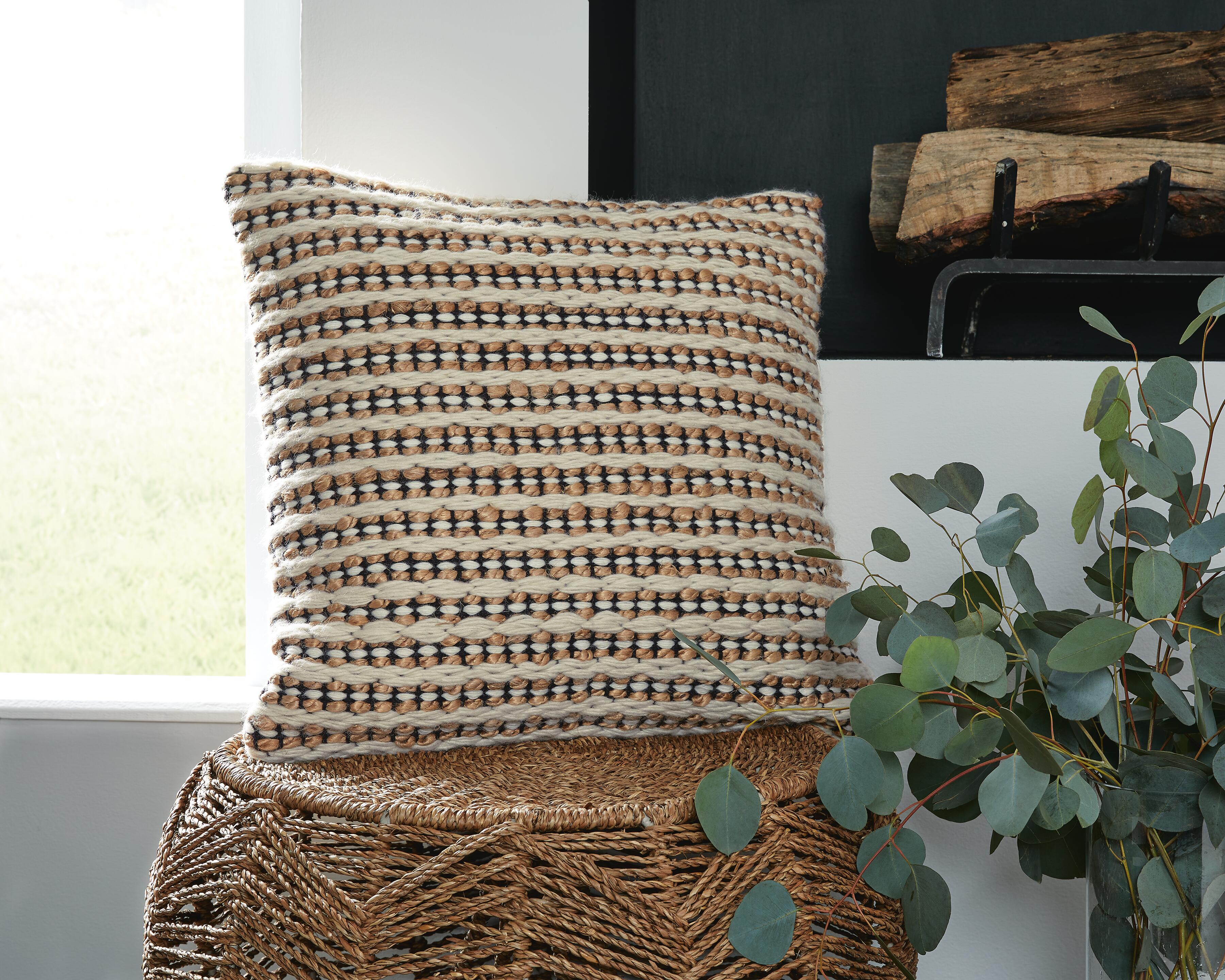 Nealington Pillow