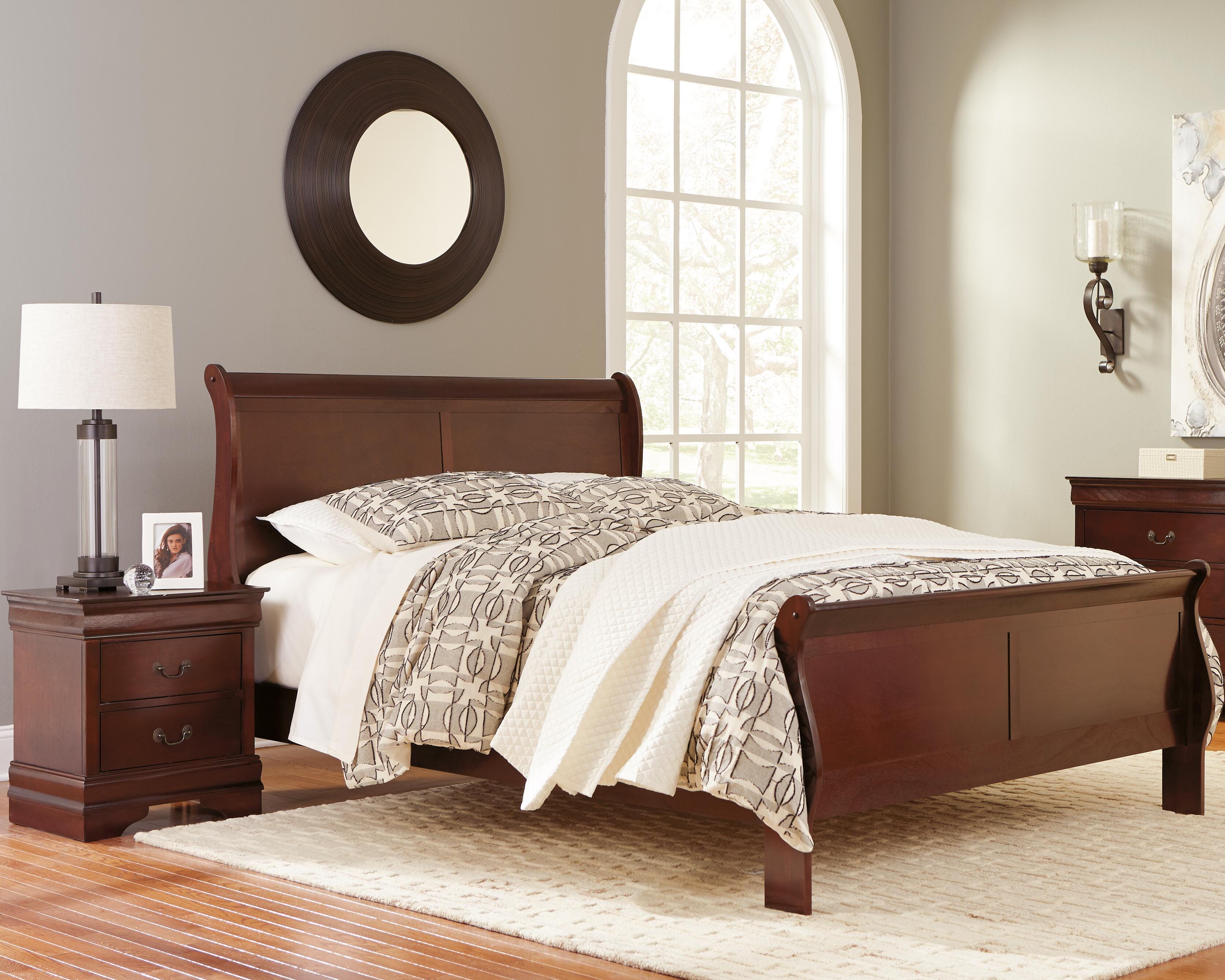 Alisdair Sleigh Bed with 2 Nightstands