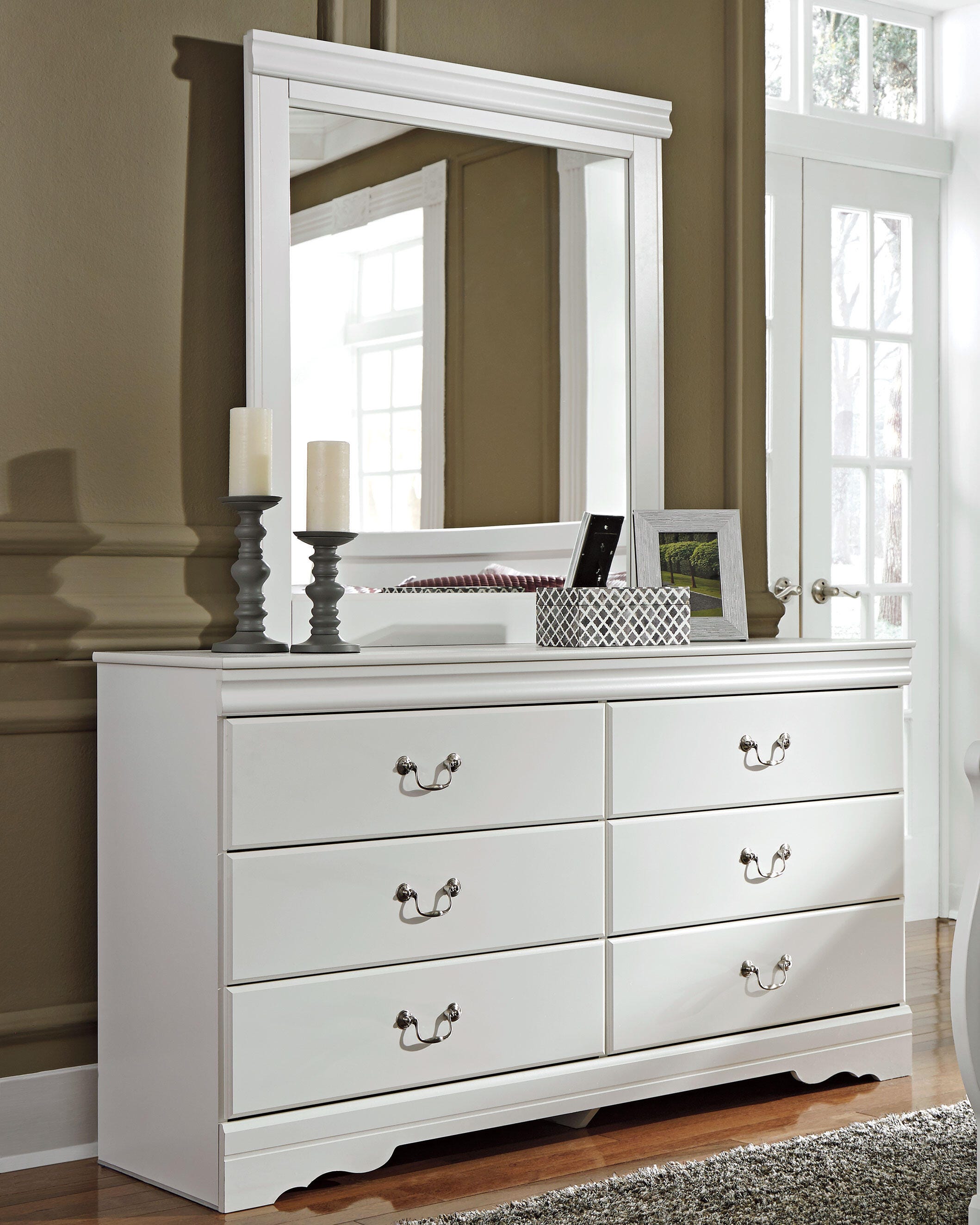 Anarasia Sleigh Bed with Mirrored Dresser and Nightstand