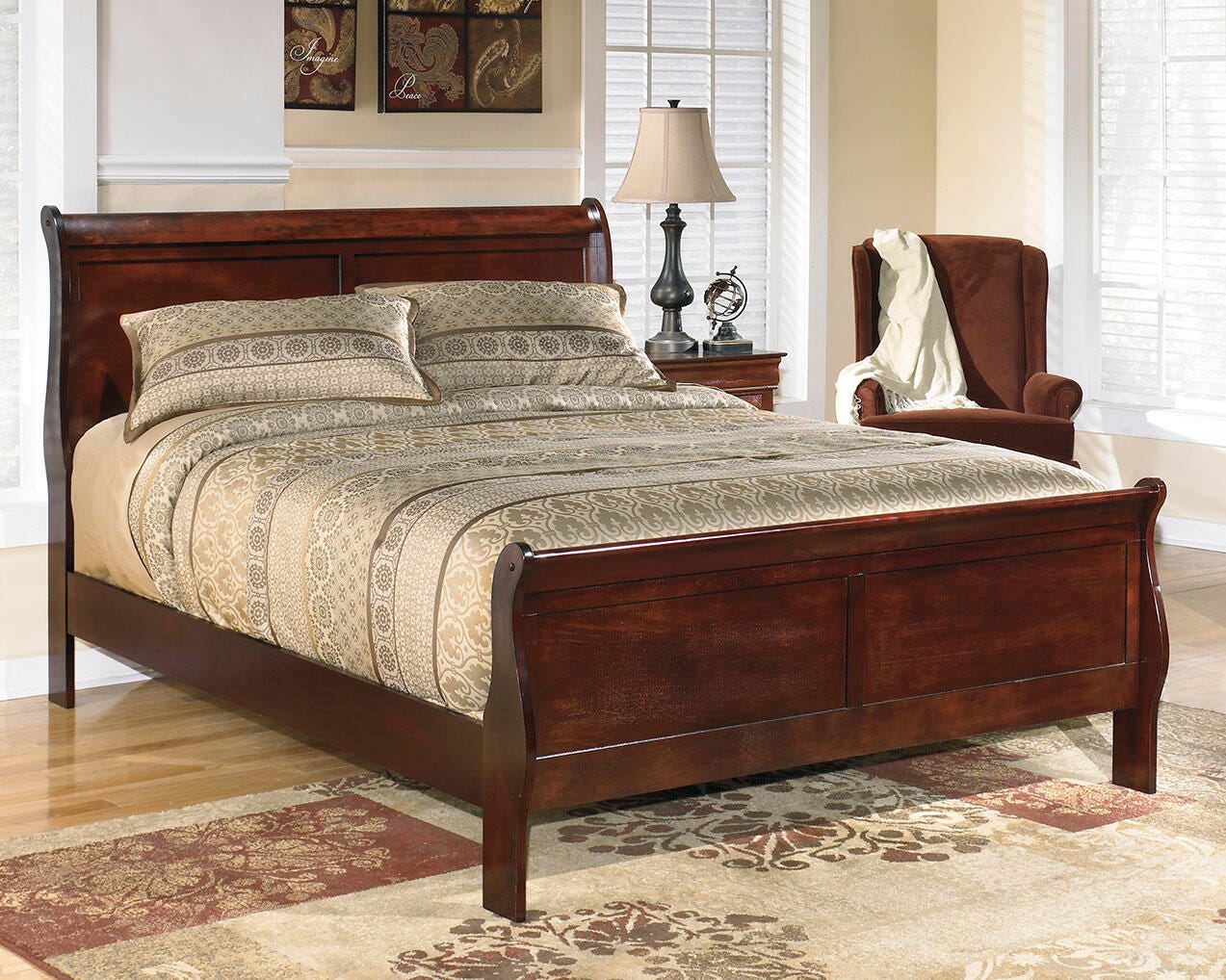 Alisdair Sleigh Bed with Mirrored Dresser