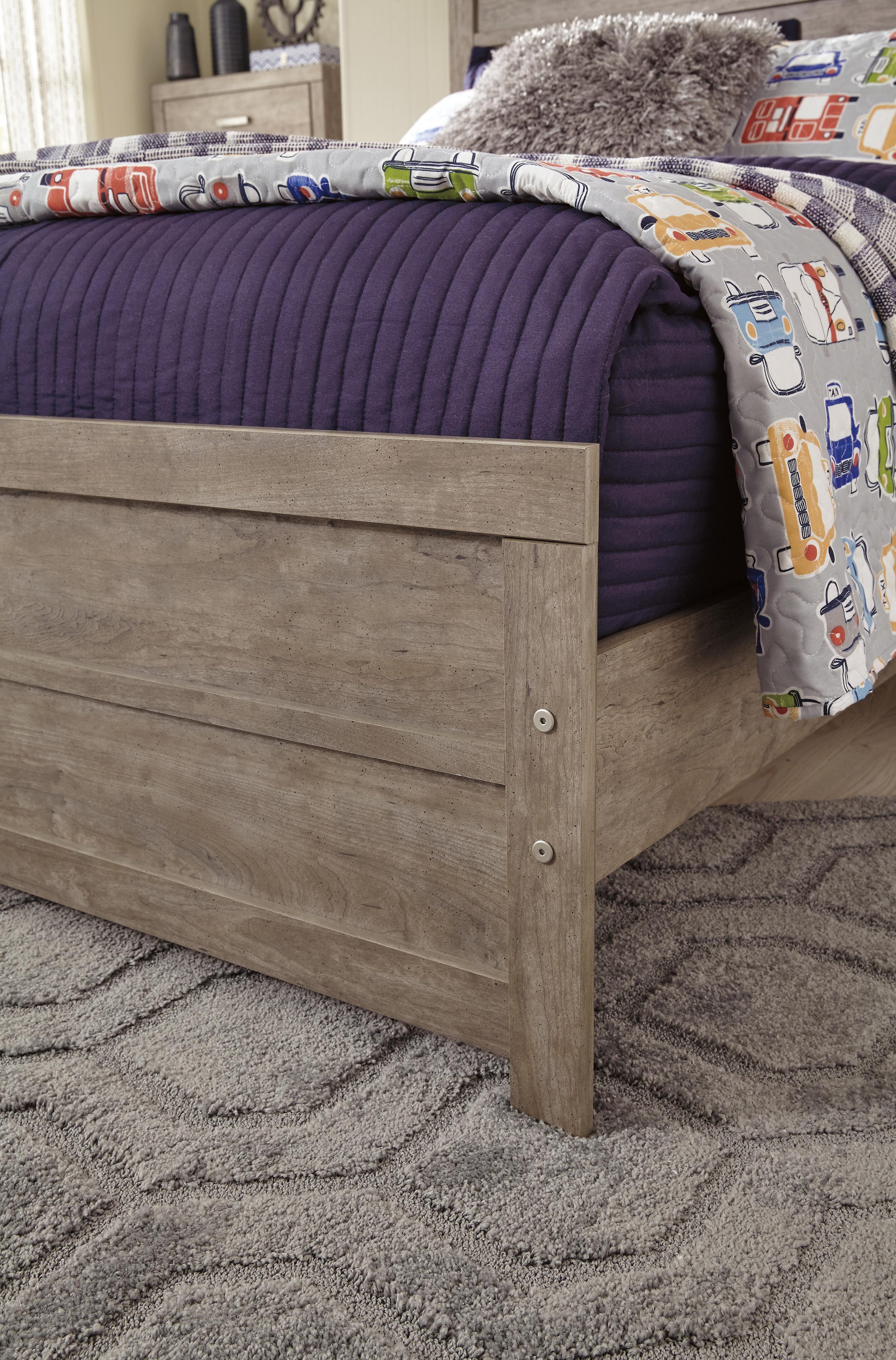 Culverbach Panel Bed with 2 Nightstands