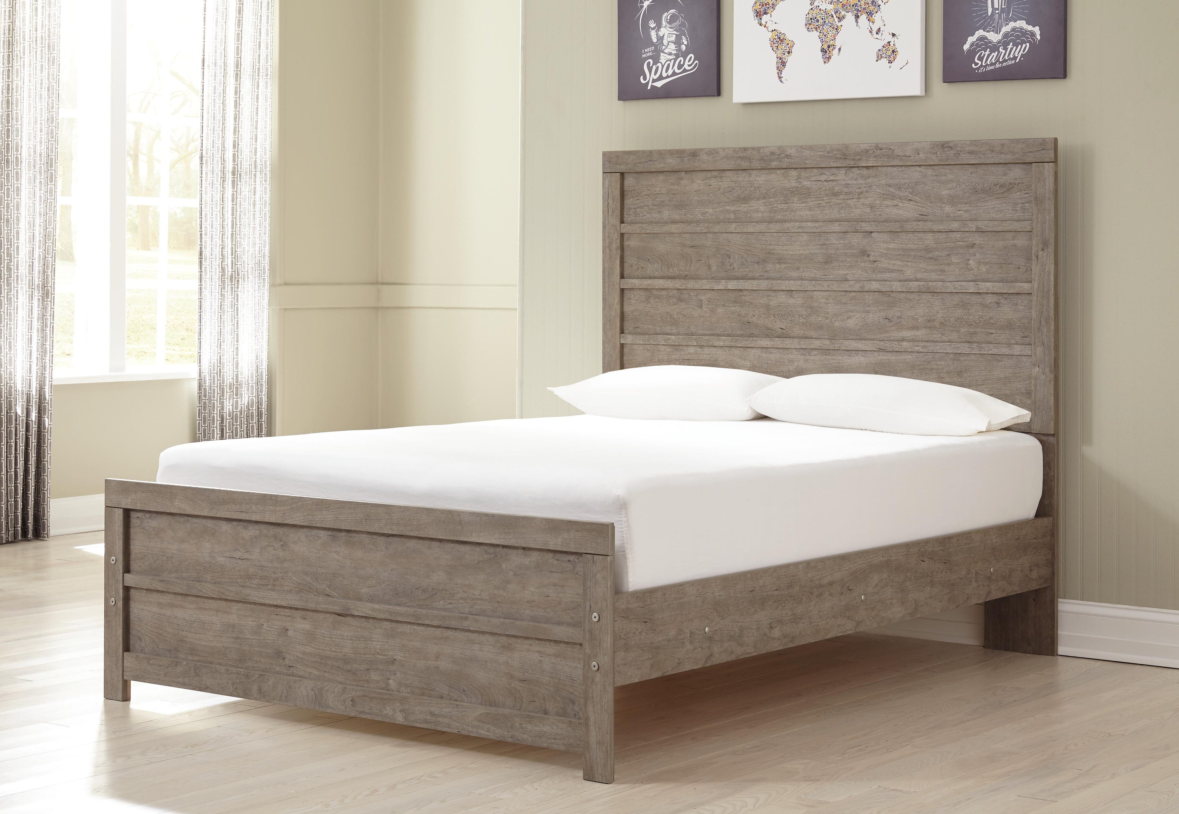 Culverbach Panel Bed with Mirrored Dresser and 2 Nightstands