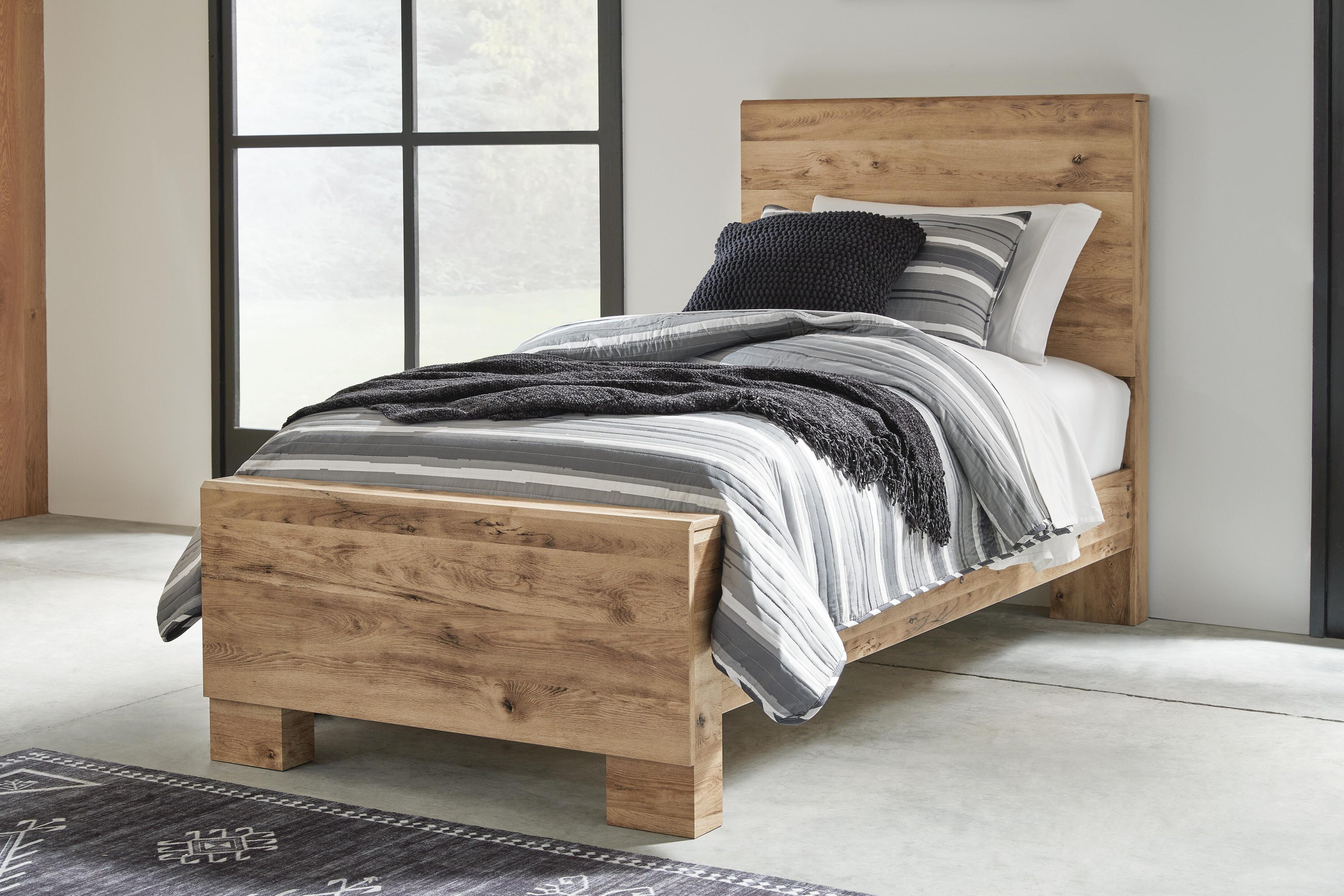 Hyanna Panel Bed