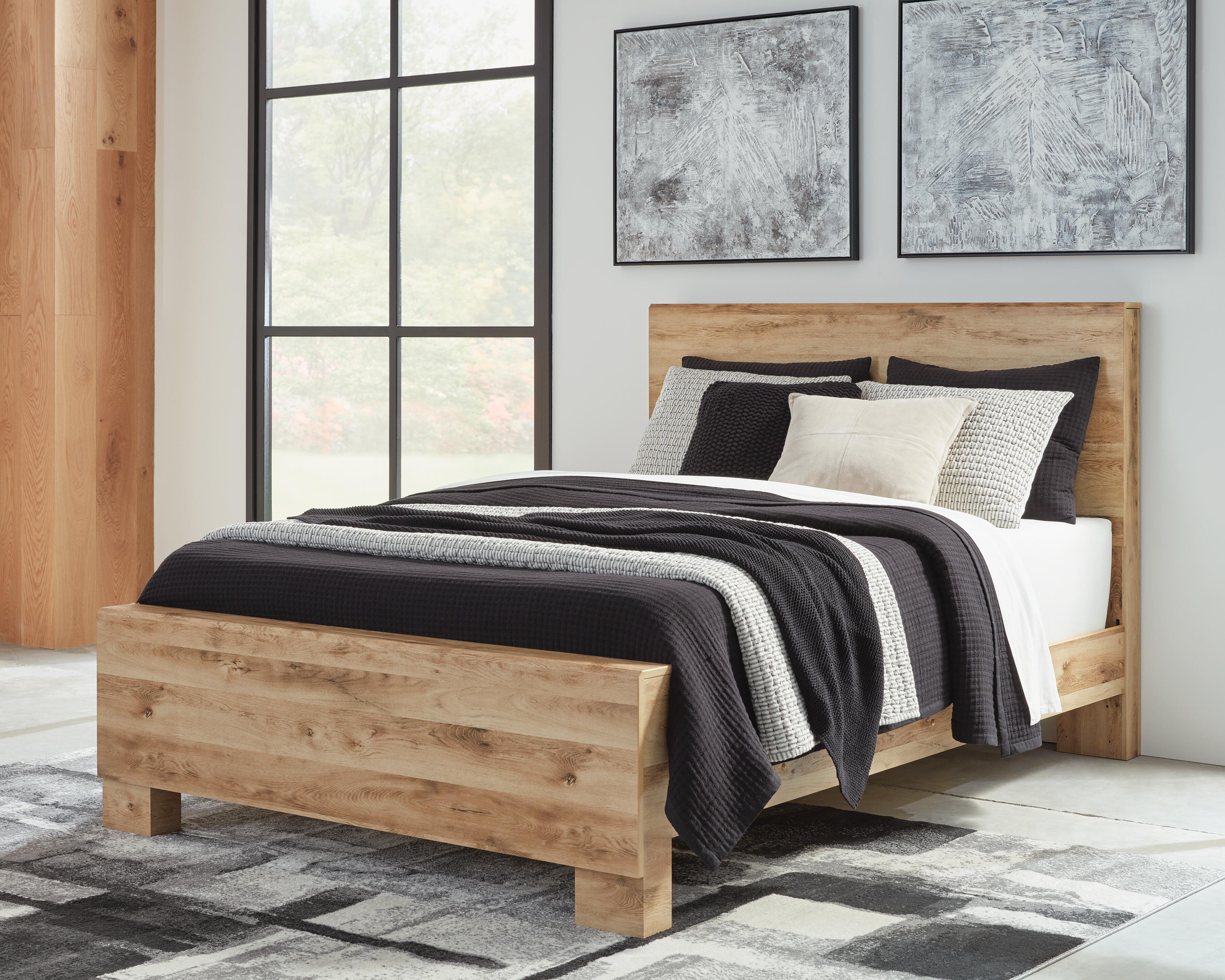 Hyanna Panel Bed