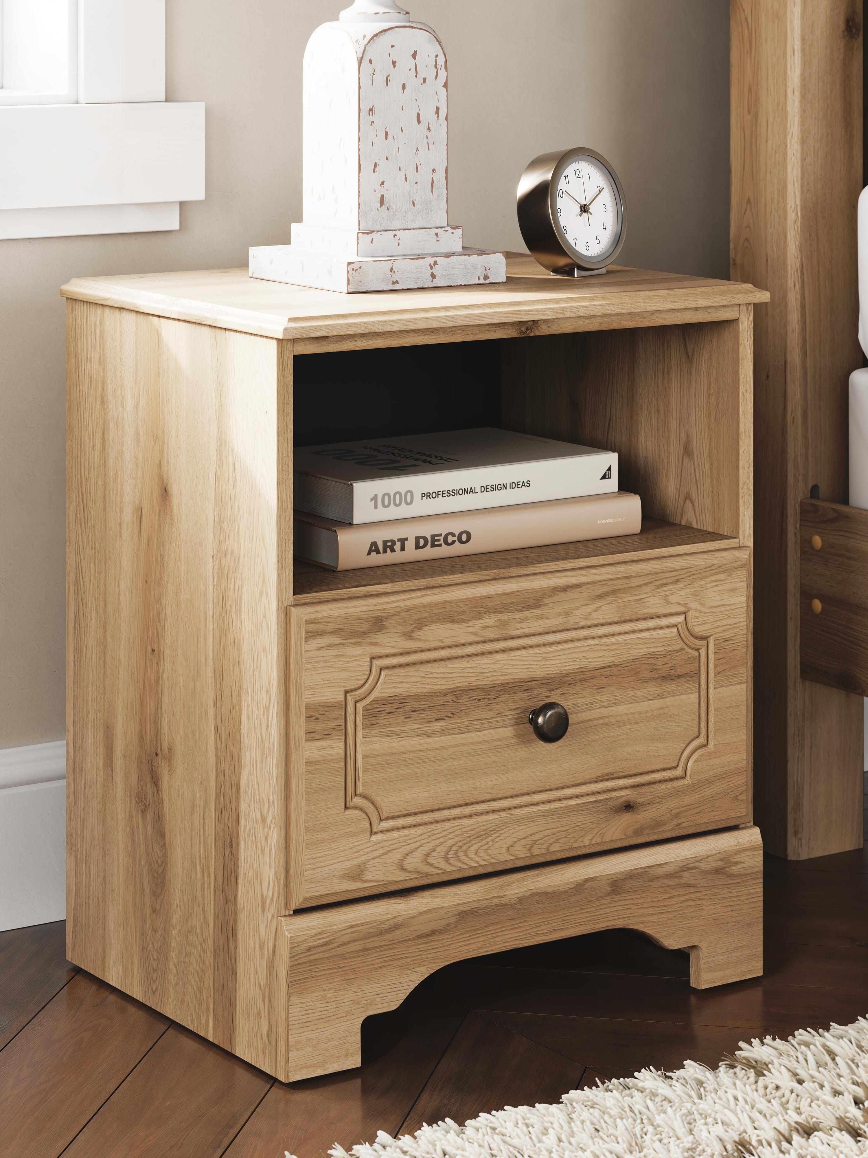 Aleaport Panel Bed with Mirrored Dresser and Nightstand