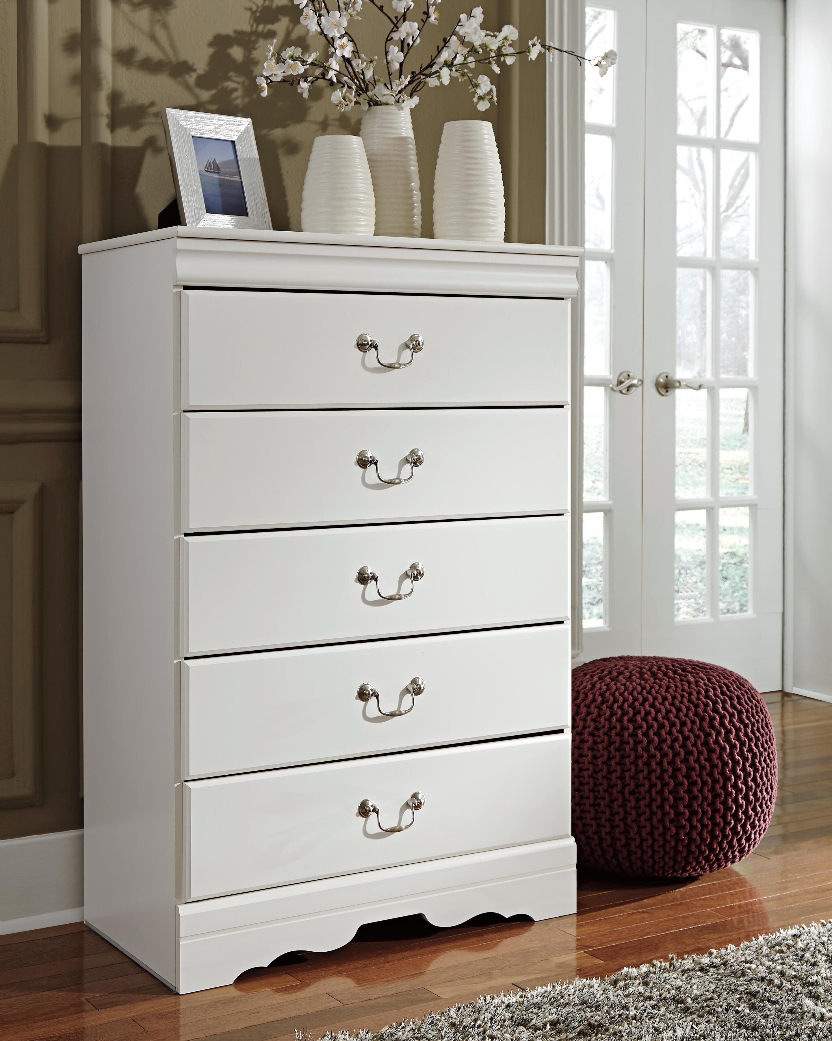 Anarasia Sleigh Bed, Dresser, Mirror and Chest