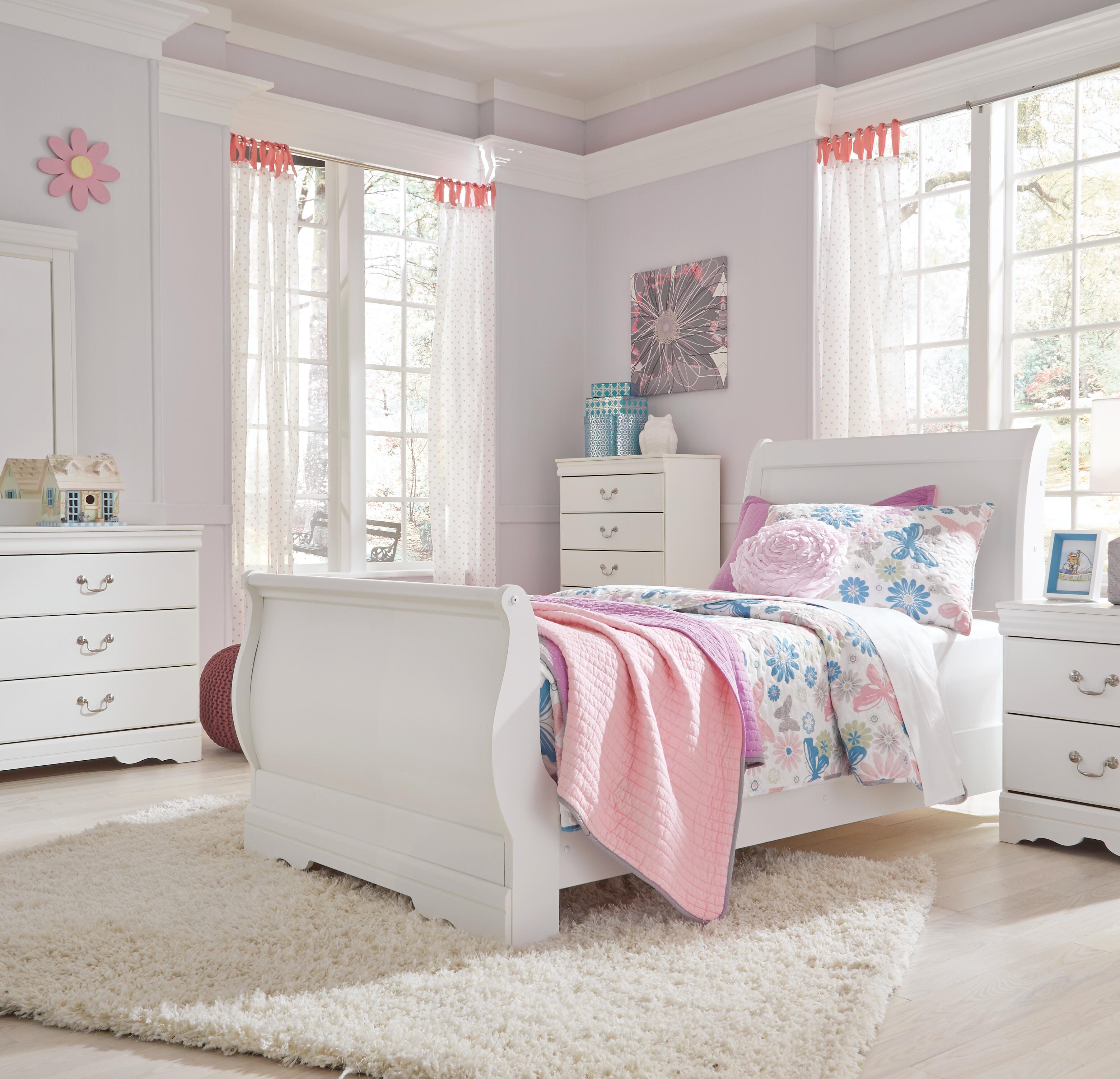 Anarasia Sleigh Bed