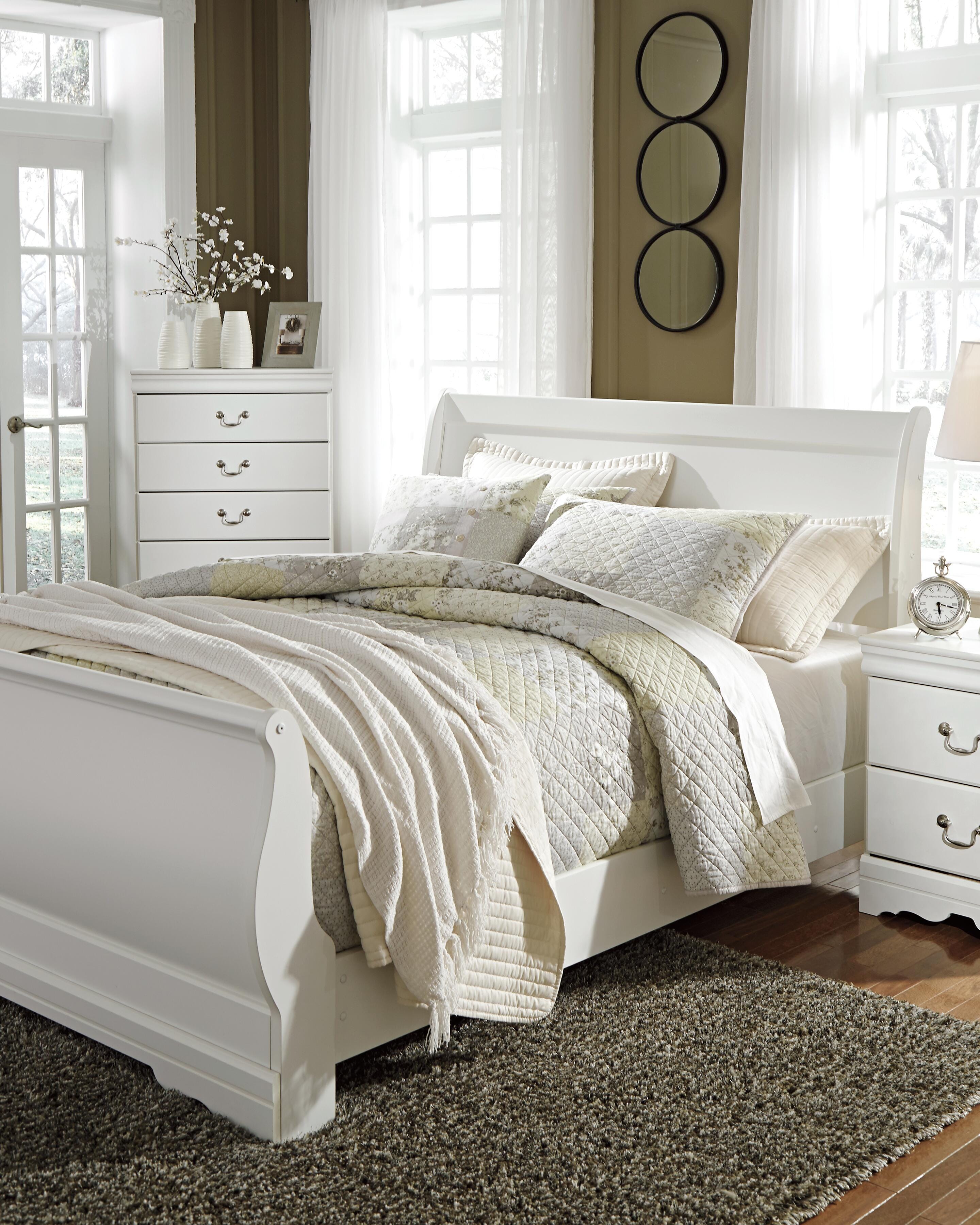 Anarasia Sleigh Bed, Chest and Nightstand