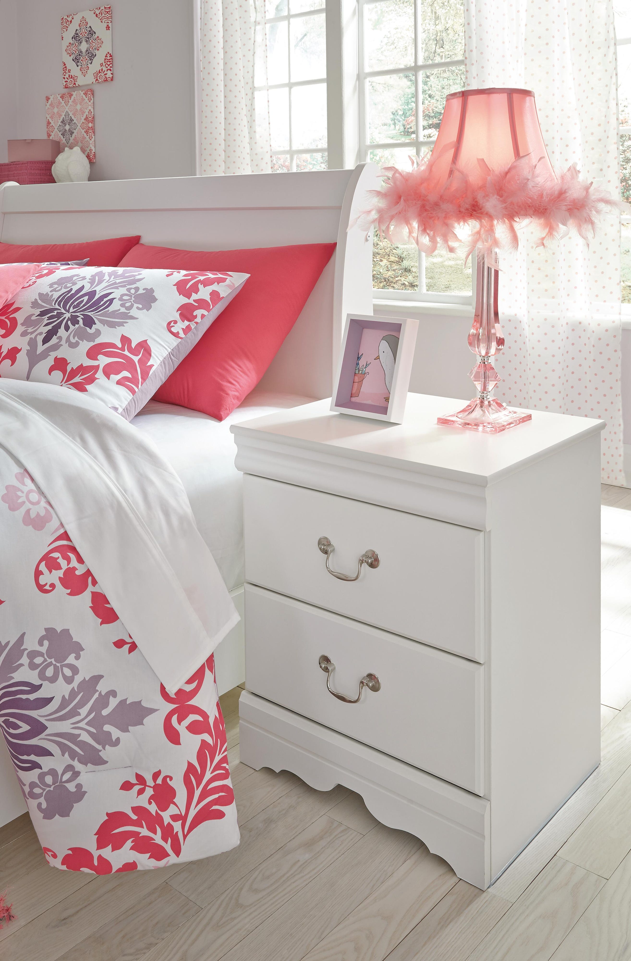 Anarasia Nightstand