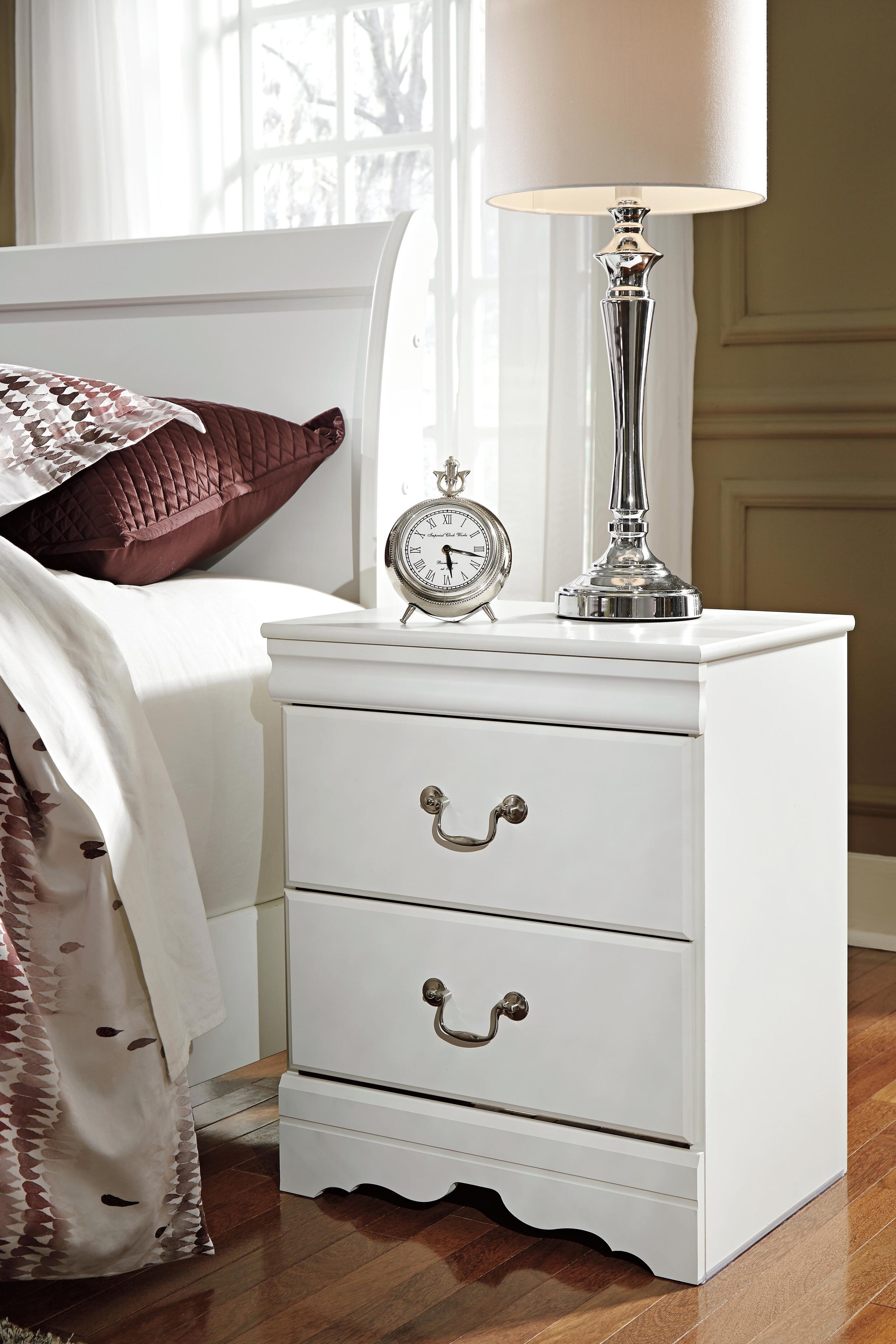 Anarasia Sleigh Bed with Mirrored Dresser and 2 Nightstands