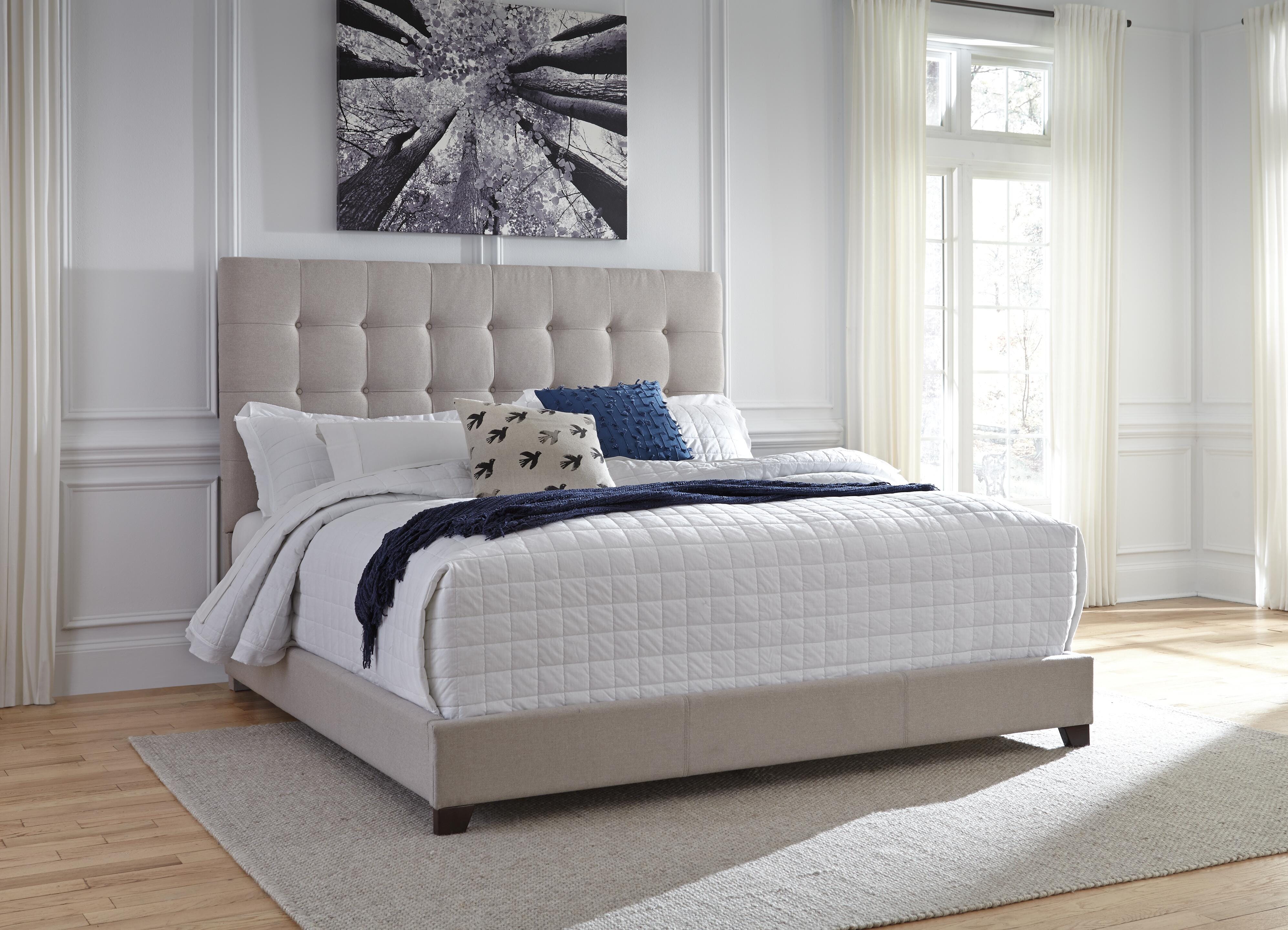 Dolante Upholstered Bed