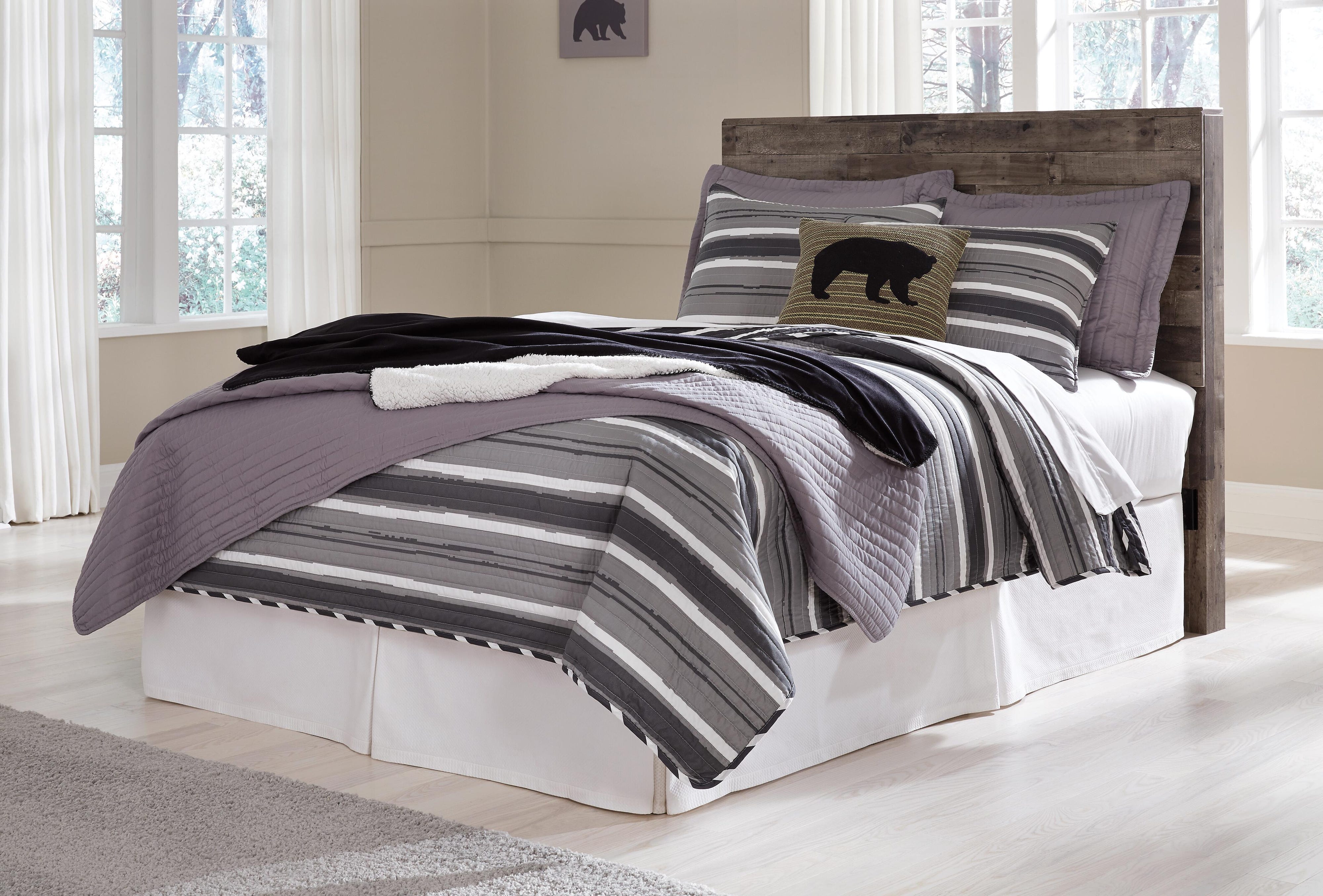Derekson Panel Headboard with Mirrored Dresser, Chest and 2 Nightstands