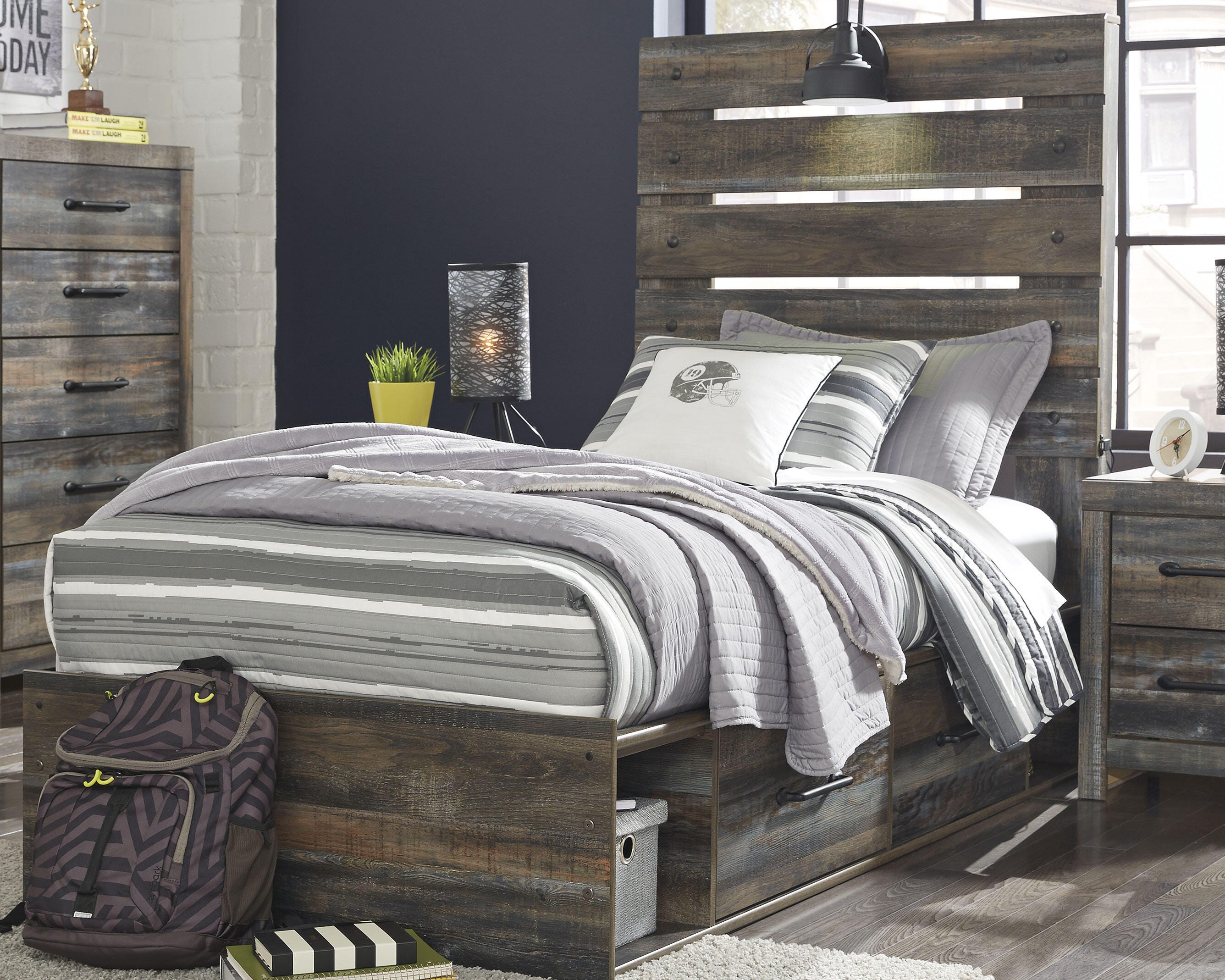 Drystan Panel Headboard with Mirrored Dresser