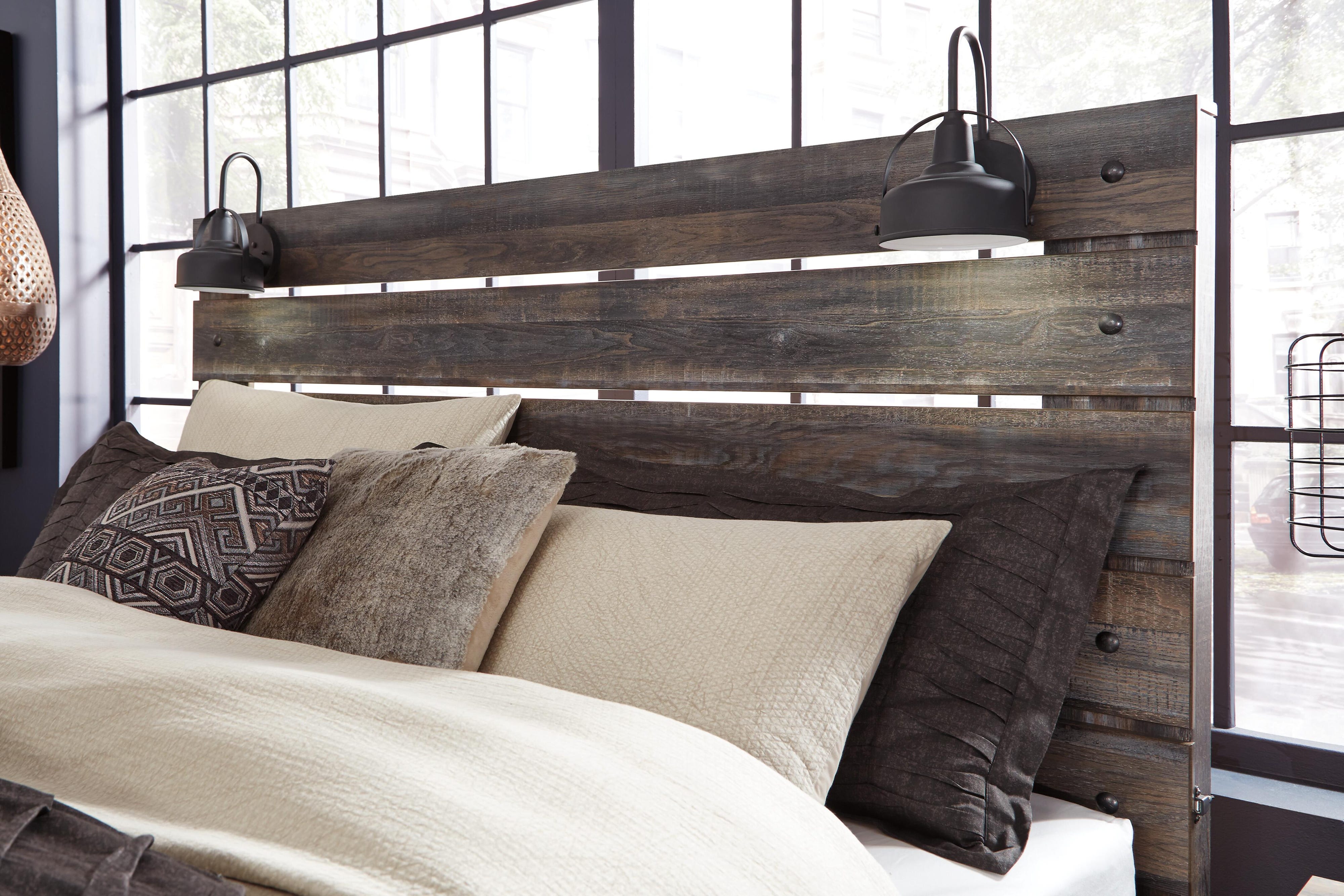 Cambeck Panel Headboard with Mirrored Dresser and Chest