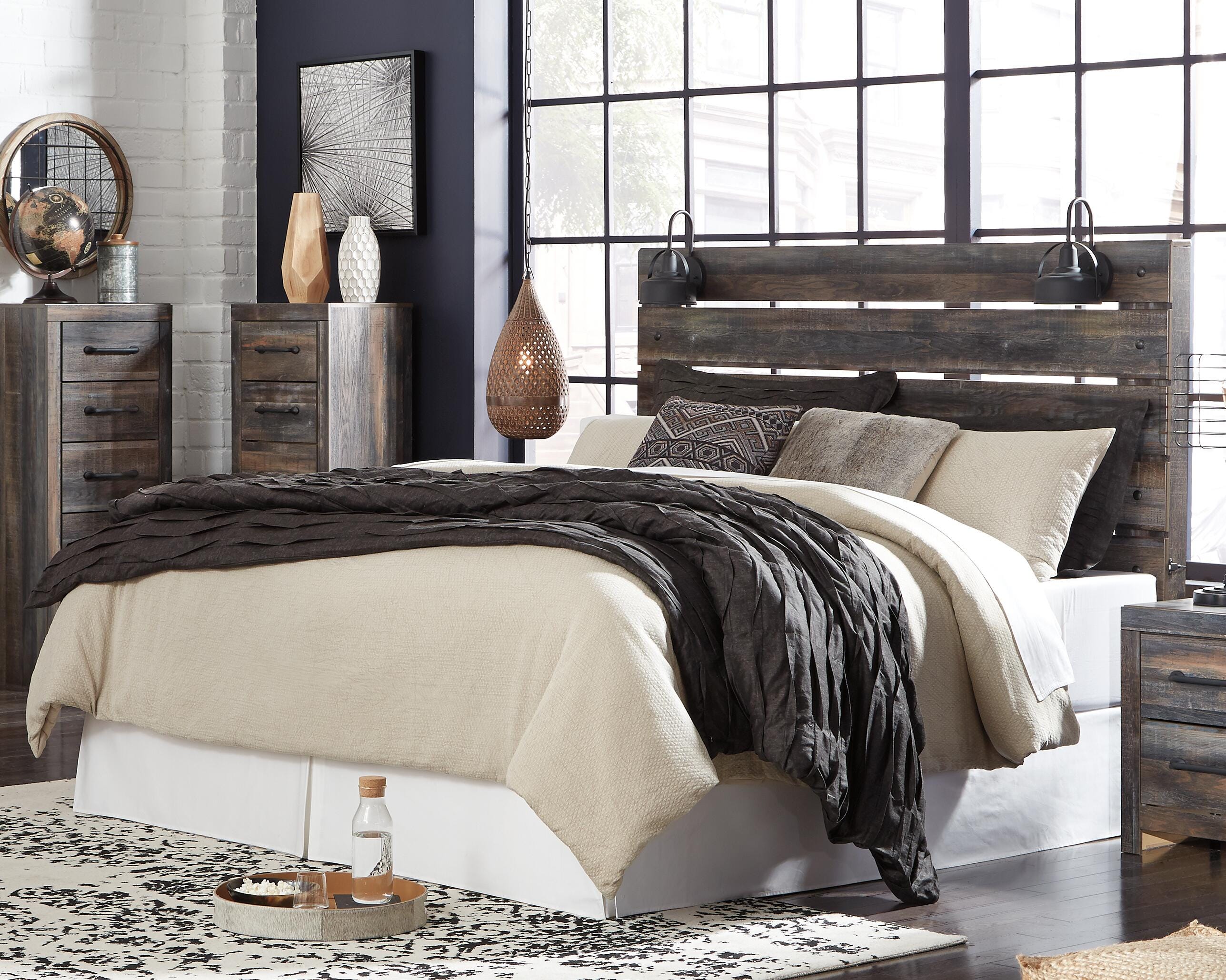 Drystan Panel Headboard with Mirrored Dresser and 2 Nightstands