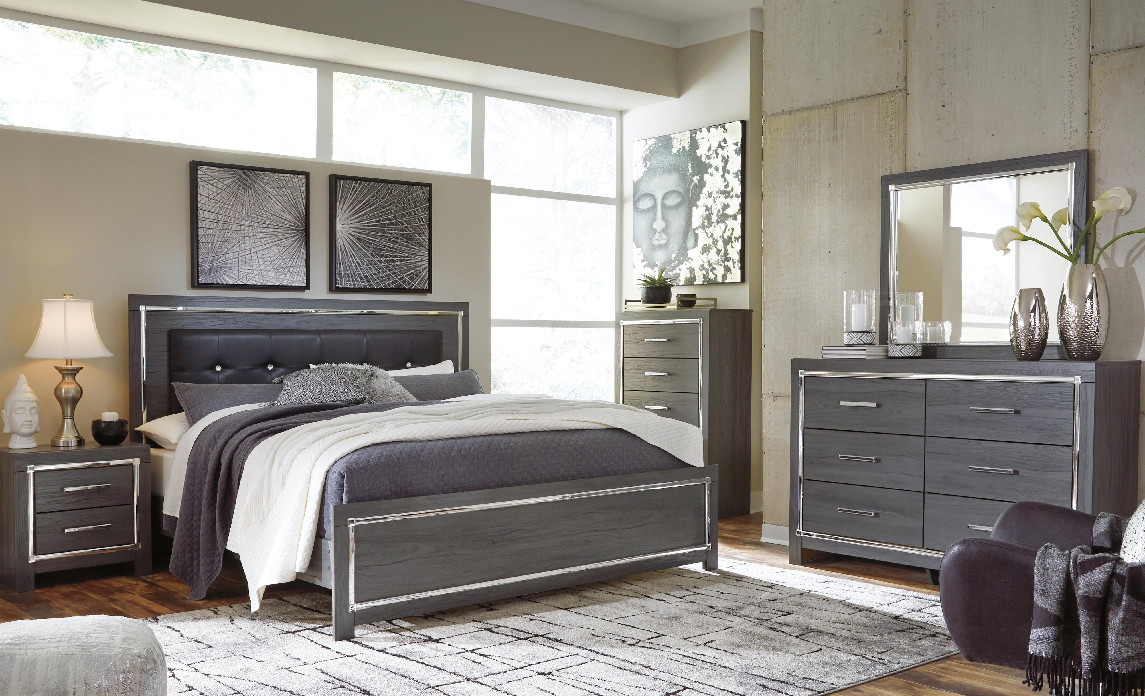 Lodanna Panel Bed with Mirrored Dresser and 2 Nightstands