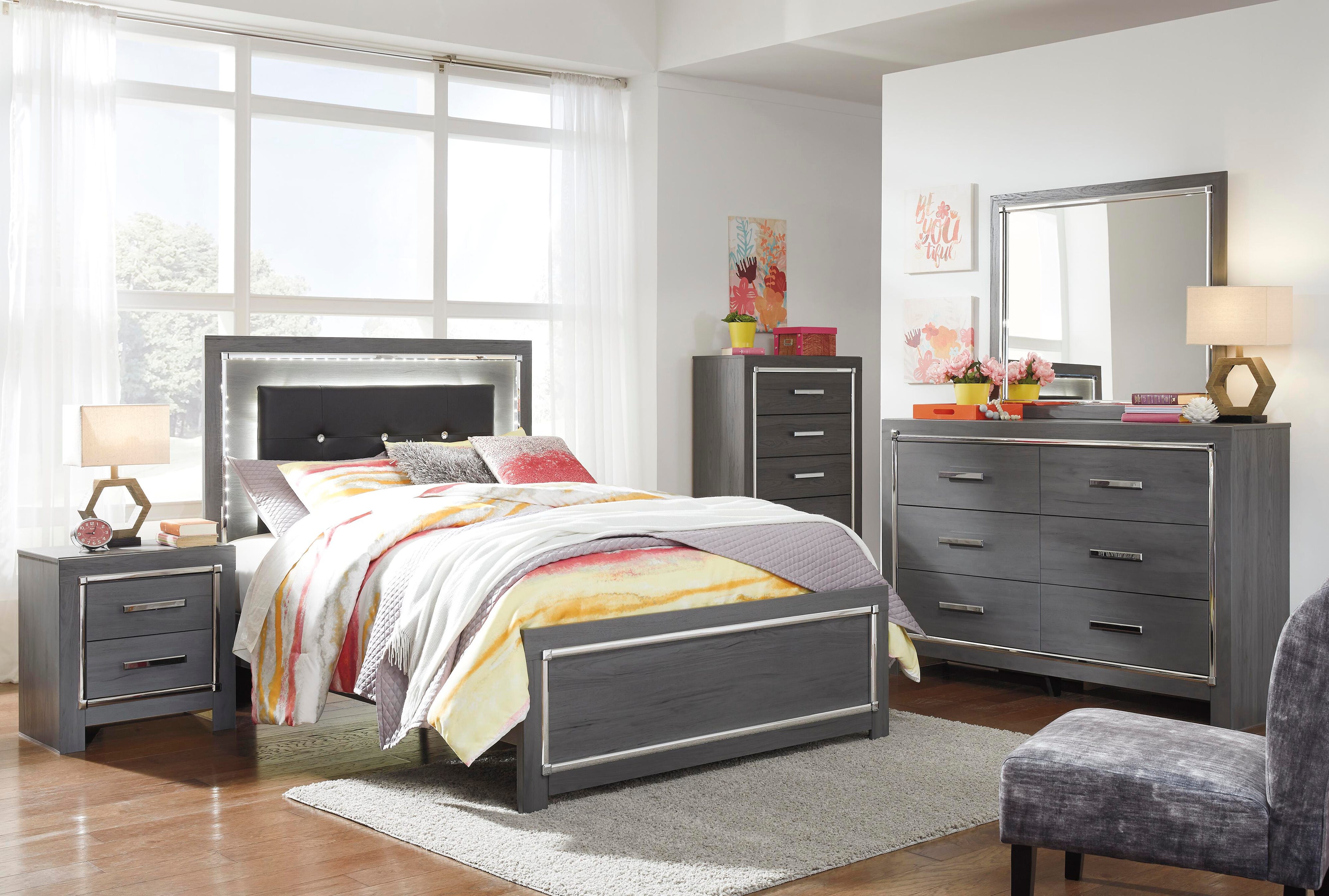 Lodanna Panel Bed with Mirrored Dresser, Chest and 2 Nightstands