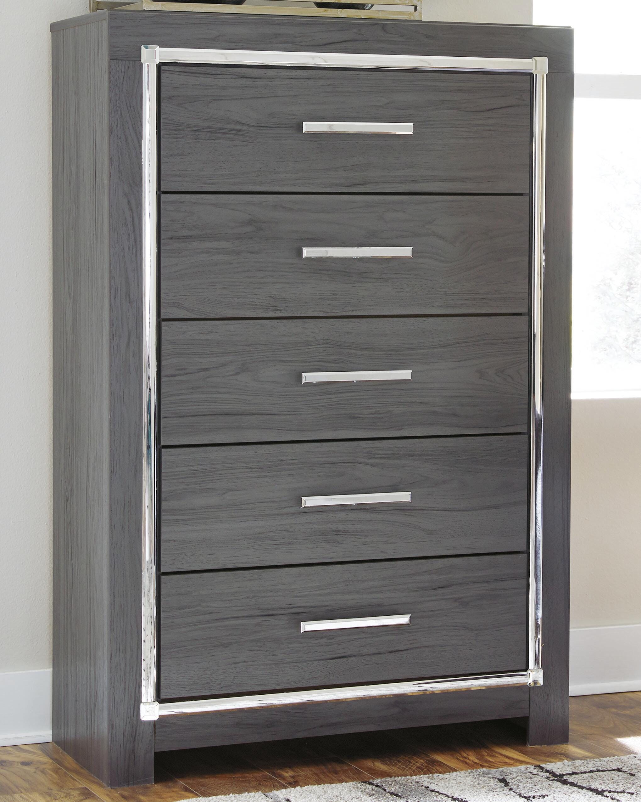 Lodanna Storage Bed, 2 Chests and 2 Nightstands