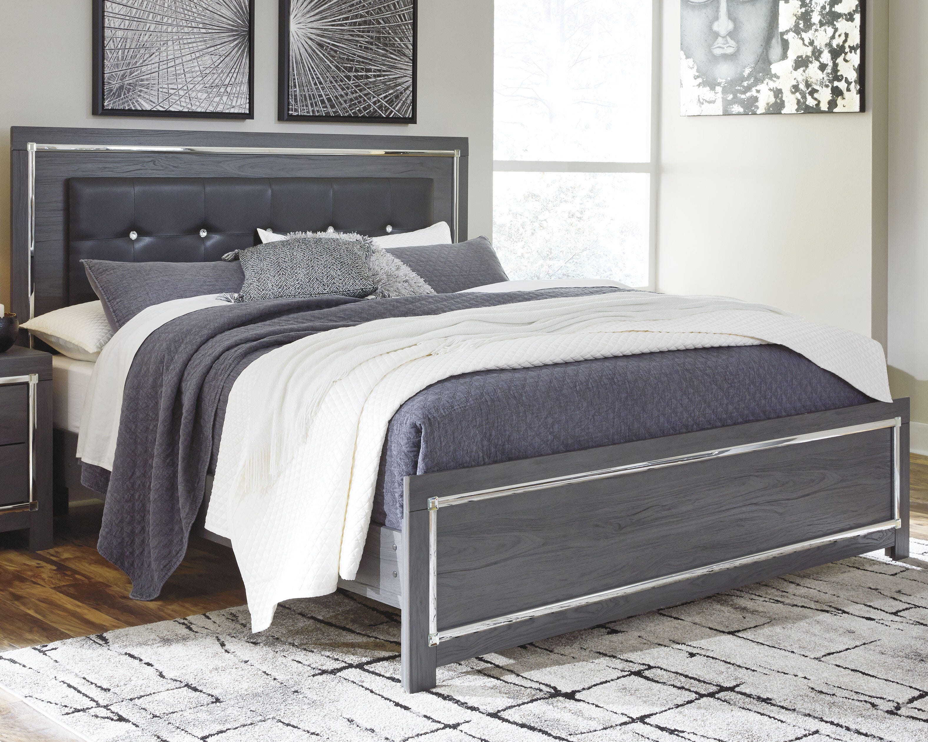 Lodanna Panel Bed