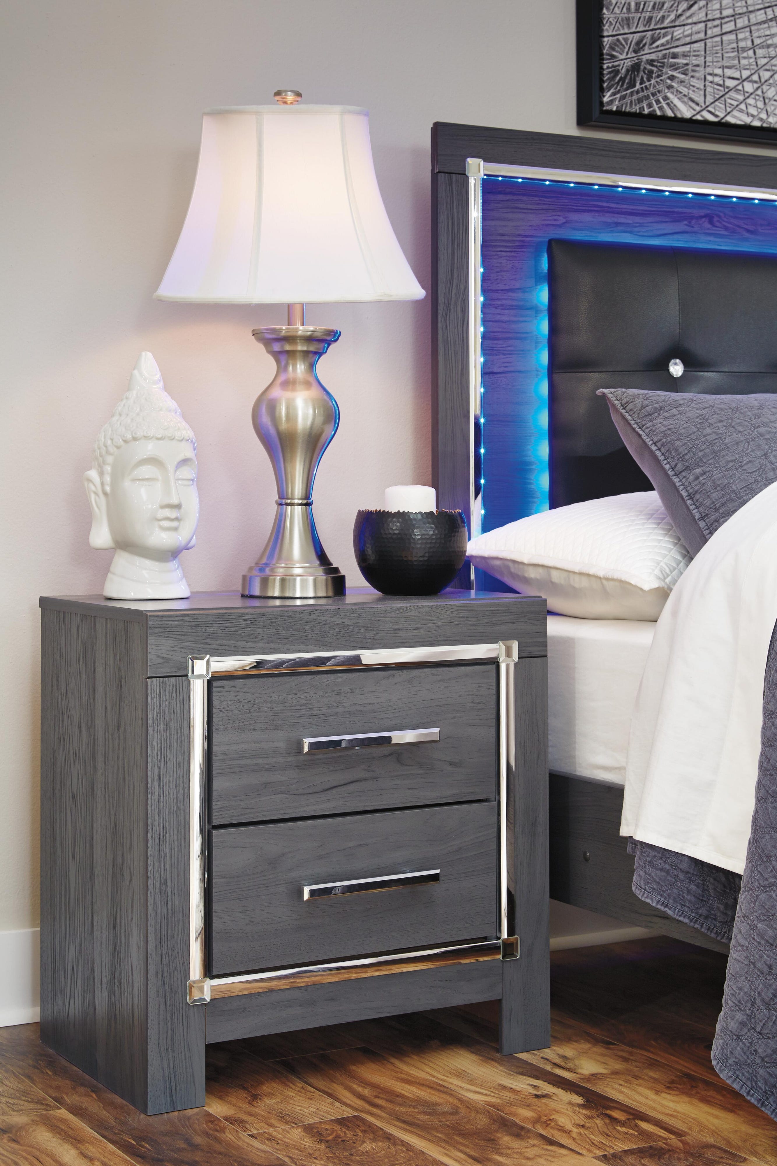 Lodanna Panel Bed with Mirrored Dresser, Chest and 2 Nightstands