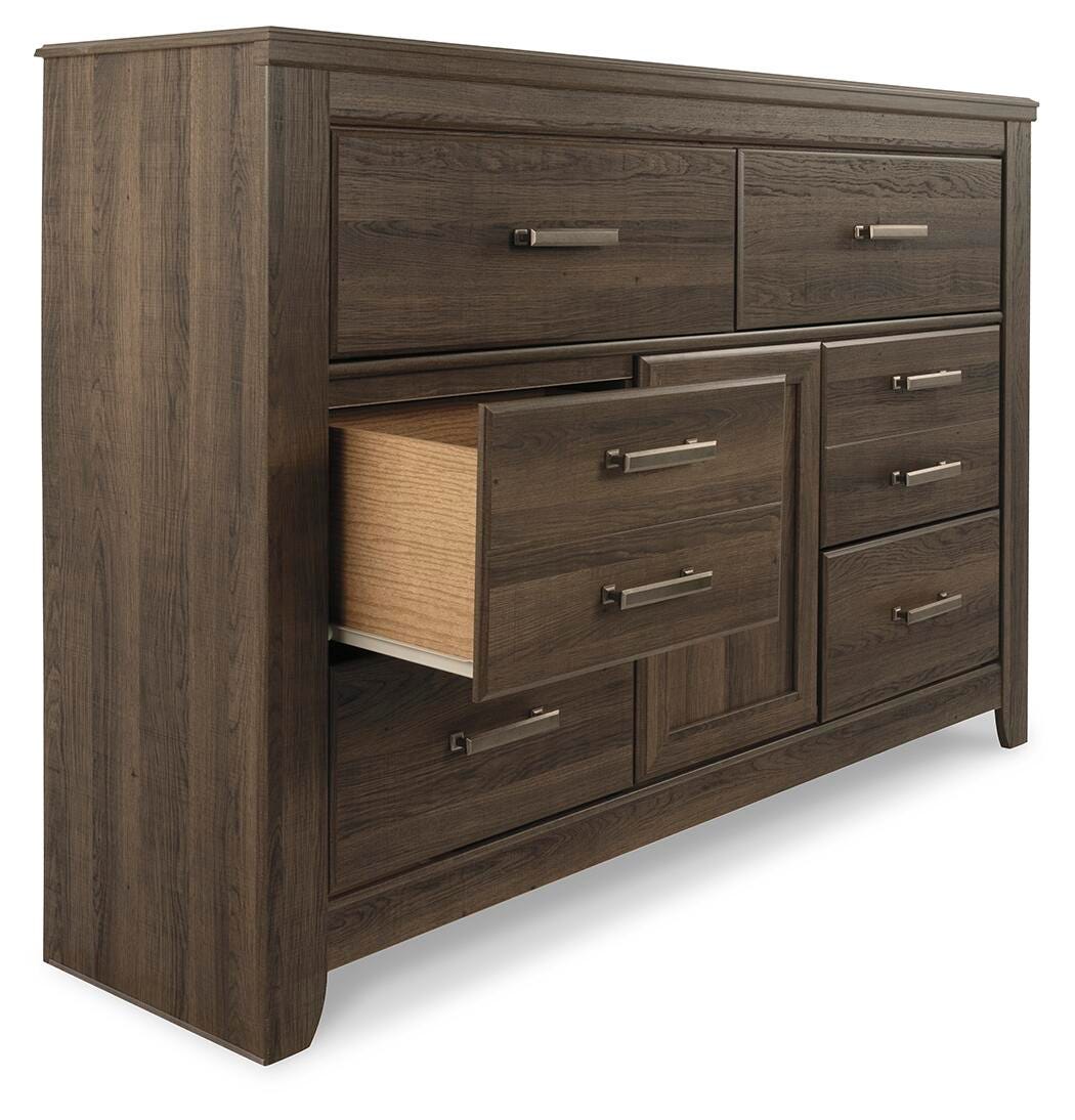 Juararo Poster Bed, Dresser and Chest