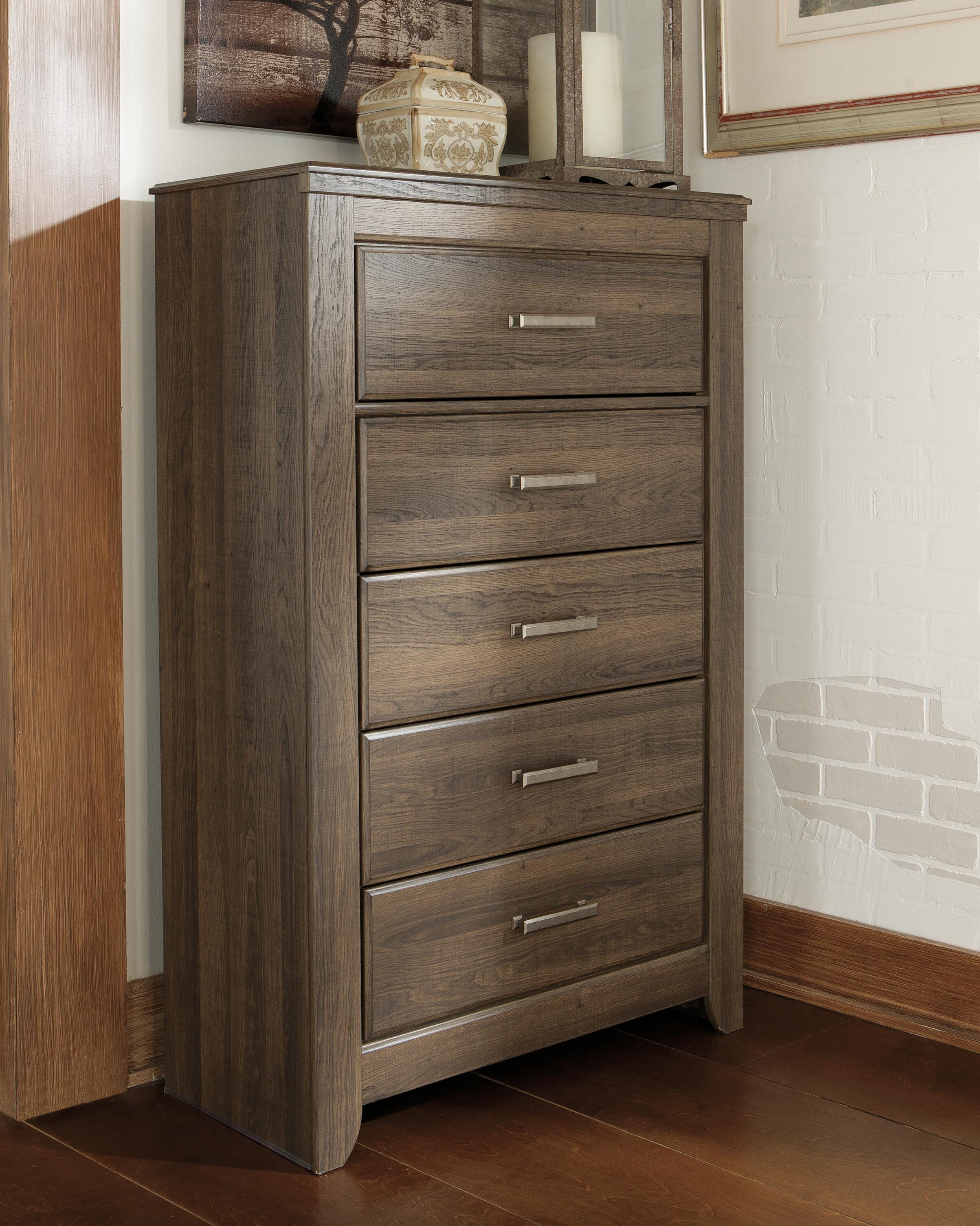 Juararo Panel Headboard with Mirrored Dresser and Chest