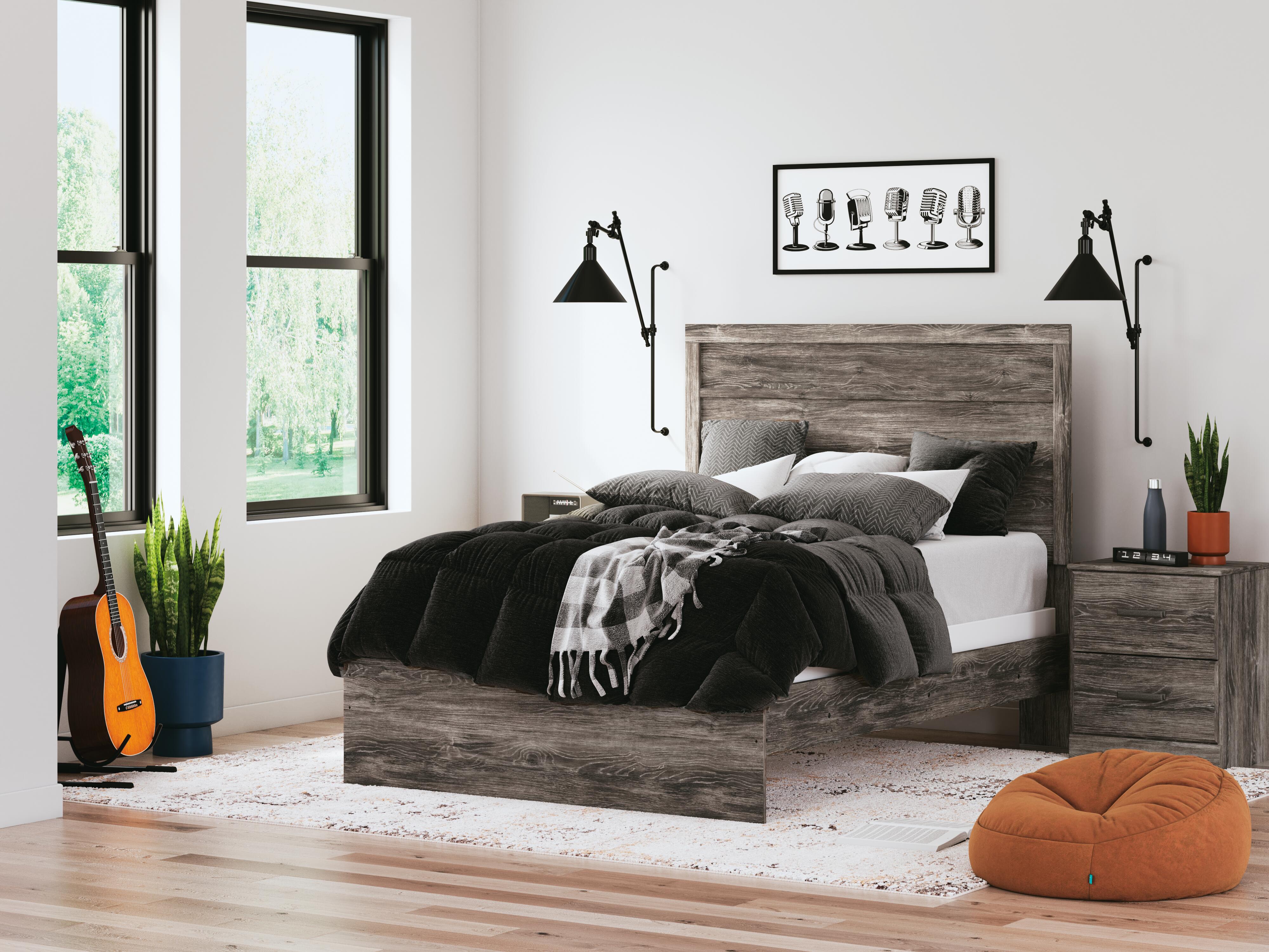 Ralinksi Panel Bed with Mirrored Dresser and 2 Nightstands