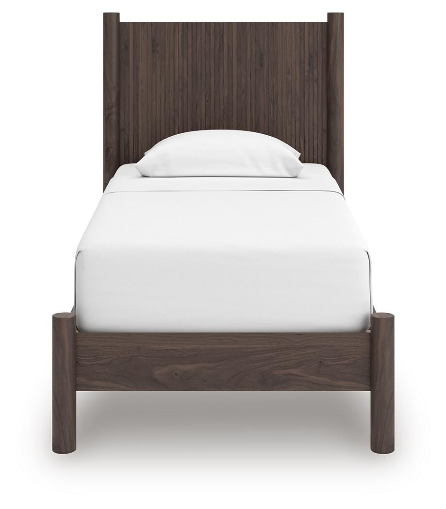 Pamytta Panel Platform Bed, Dresser and Chest