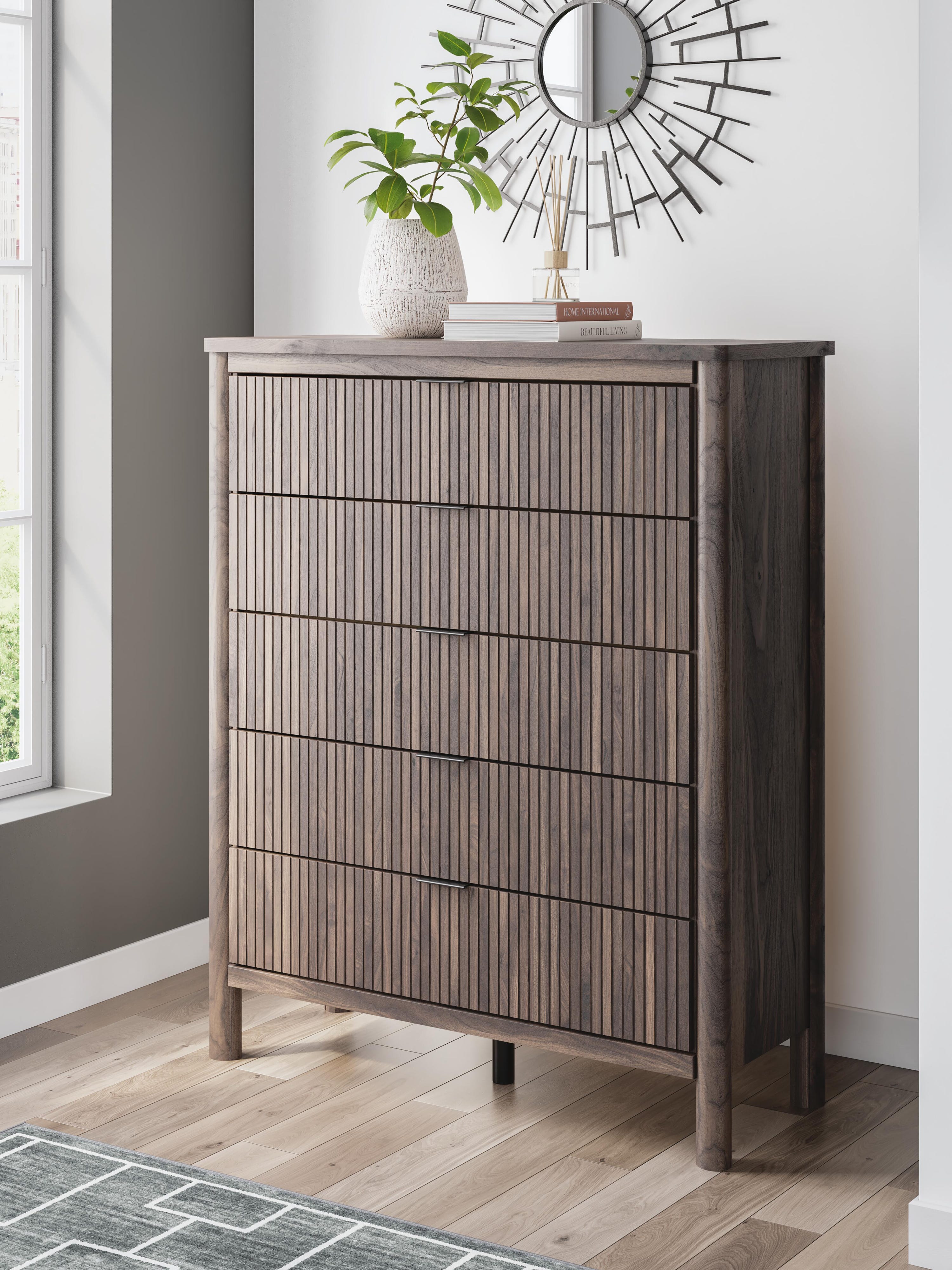 Pamytta Panel Platform Bed, Chest and Nightstand
