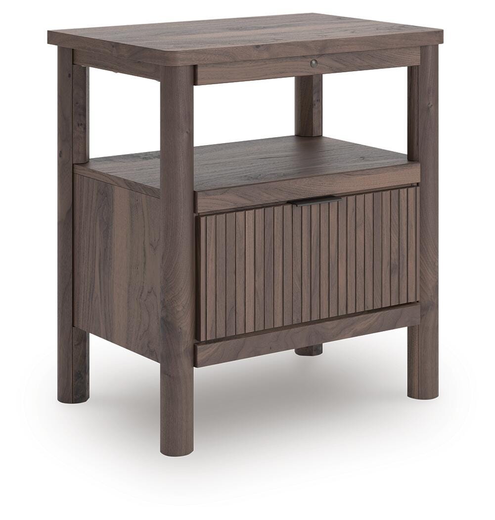 Pamytta Panel Bed, Dresser and Nightstand
