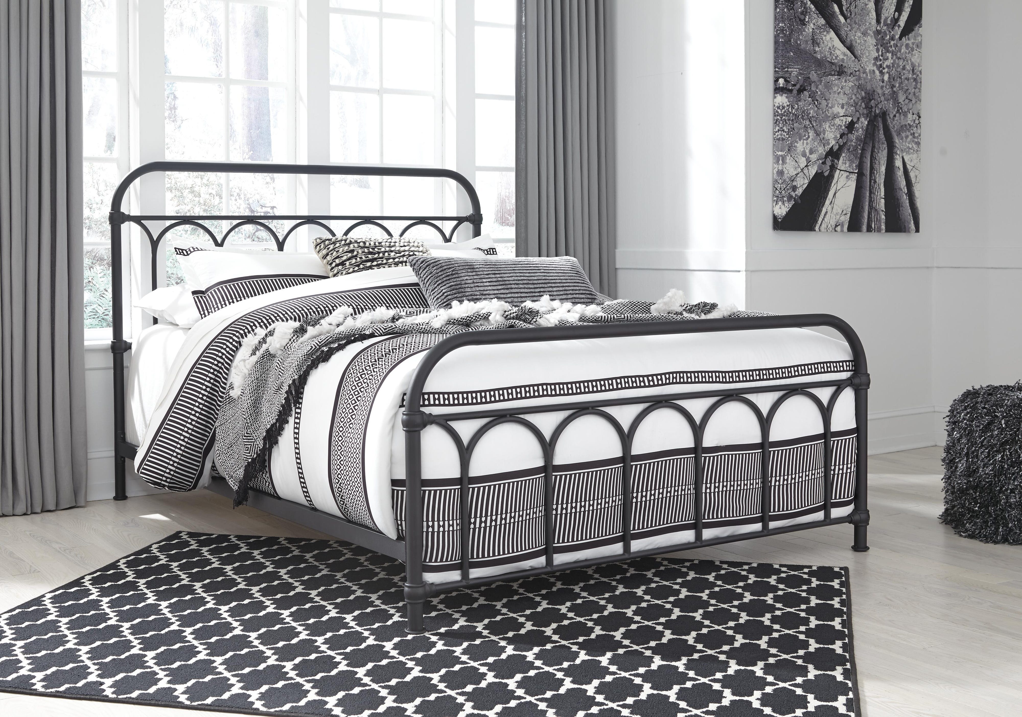 Nashburg Metal Bed