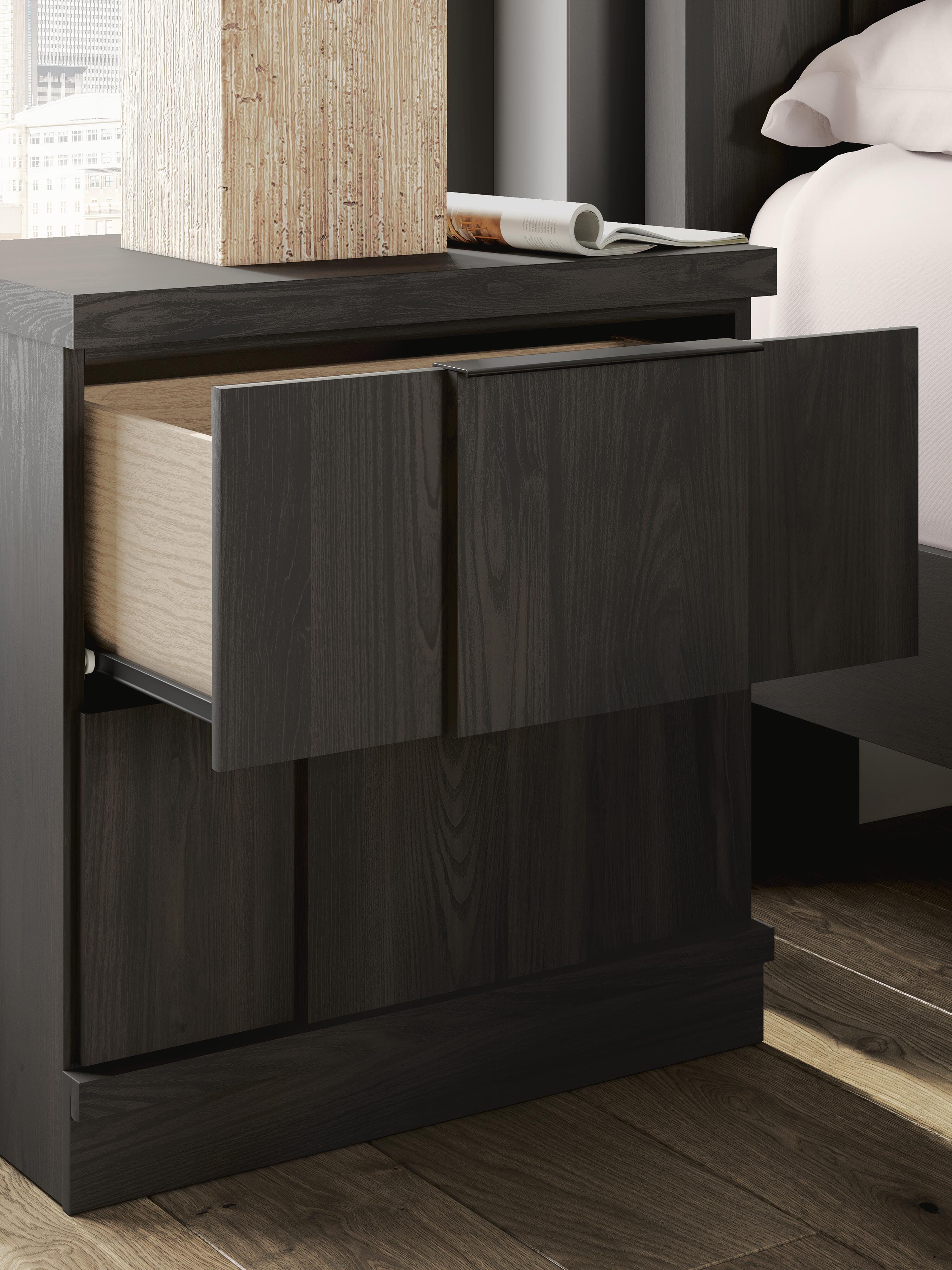 Shaehartin Nightstand