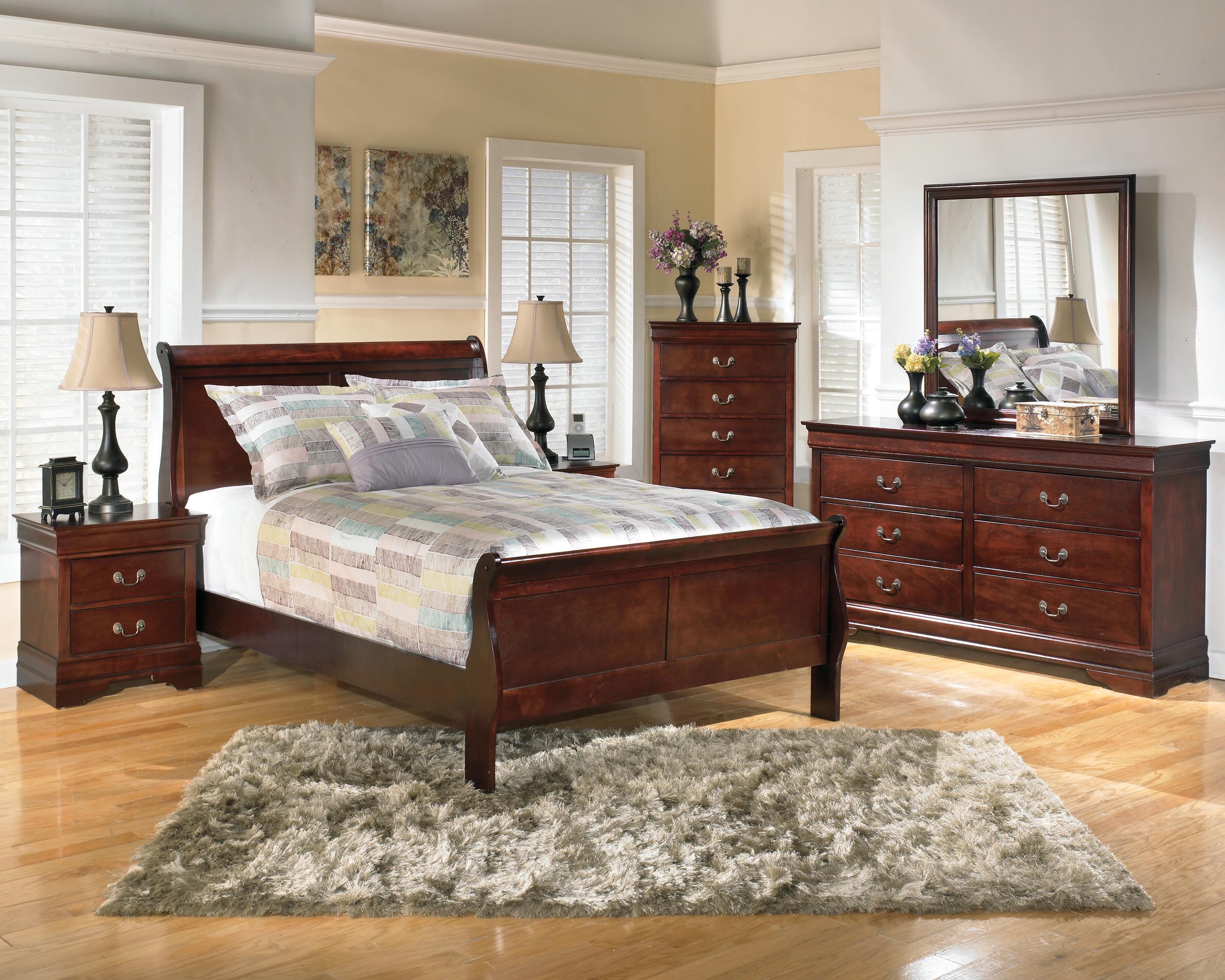 Alisdair Sleigh Bed with Dresser