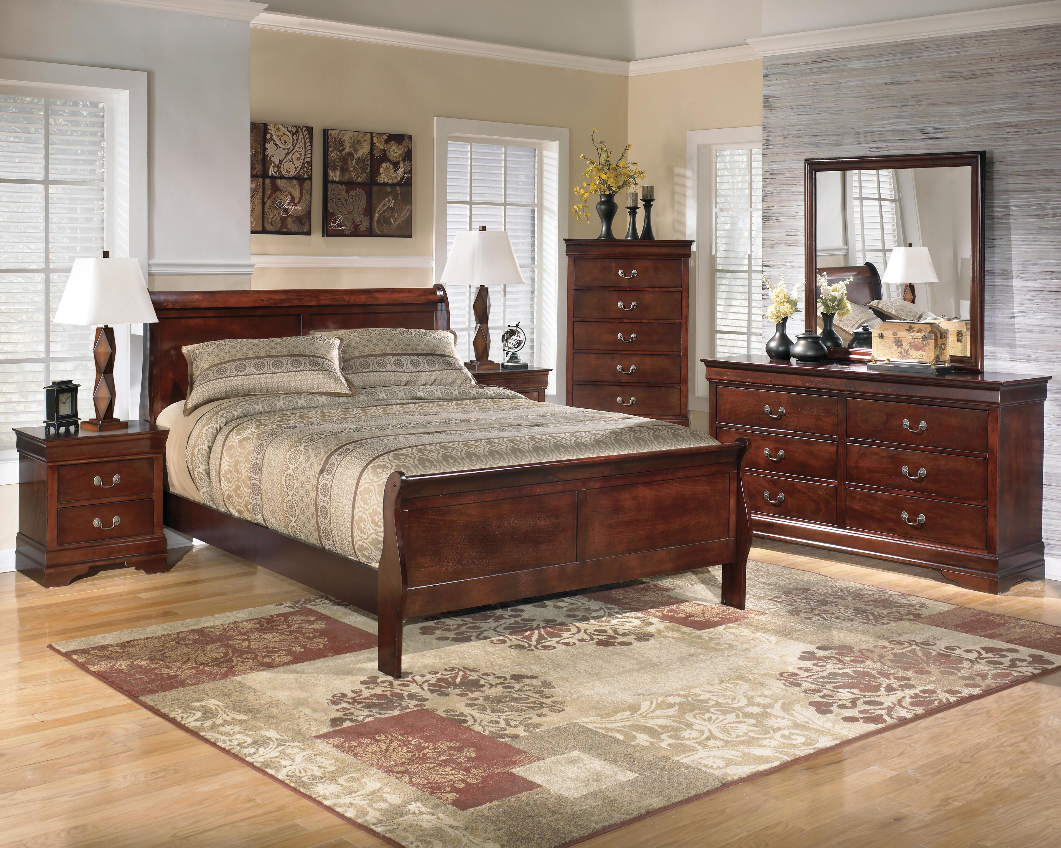 Alisdair Sleigh Bed with Mirrored Dresser