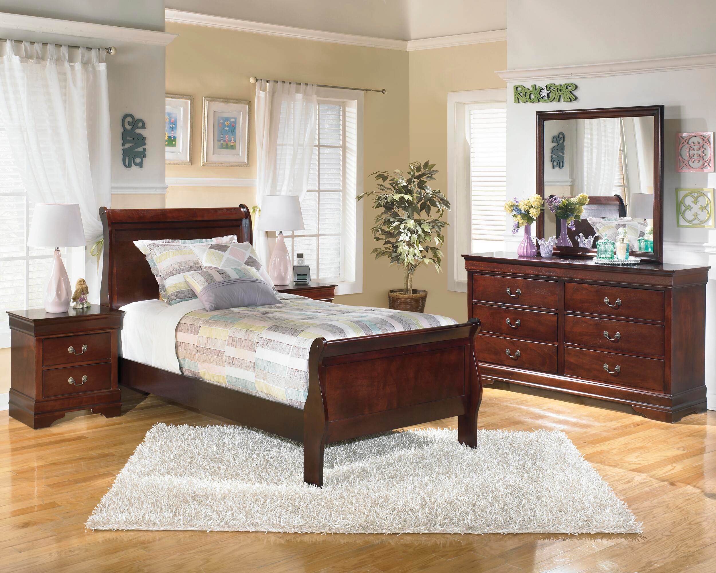 Alisdair Sleigh Bed with Mirrored Dresser and 2 Nightstands
