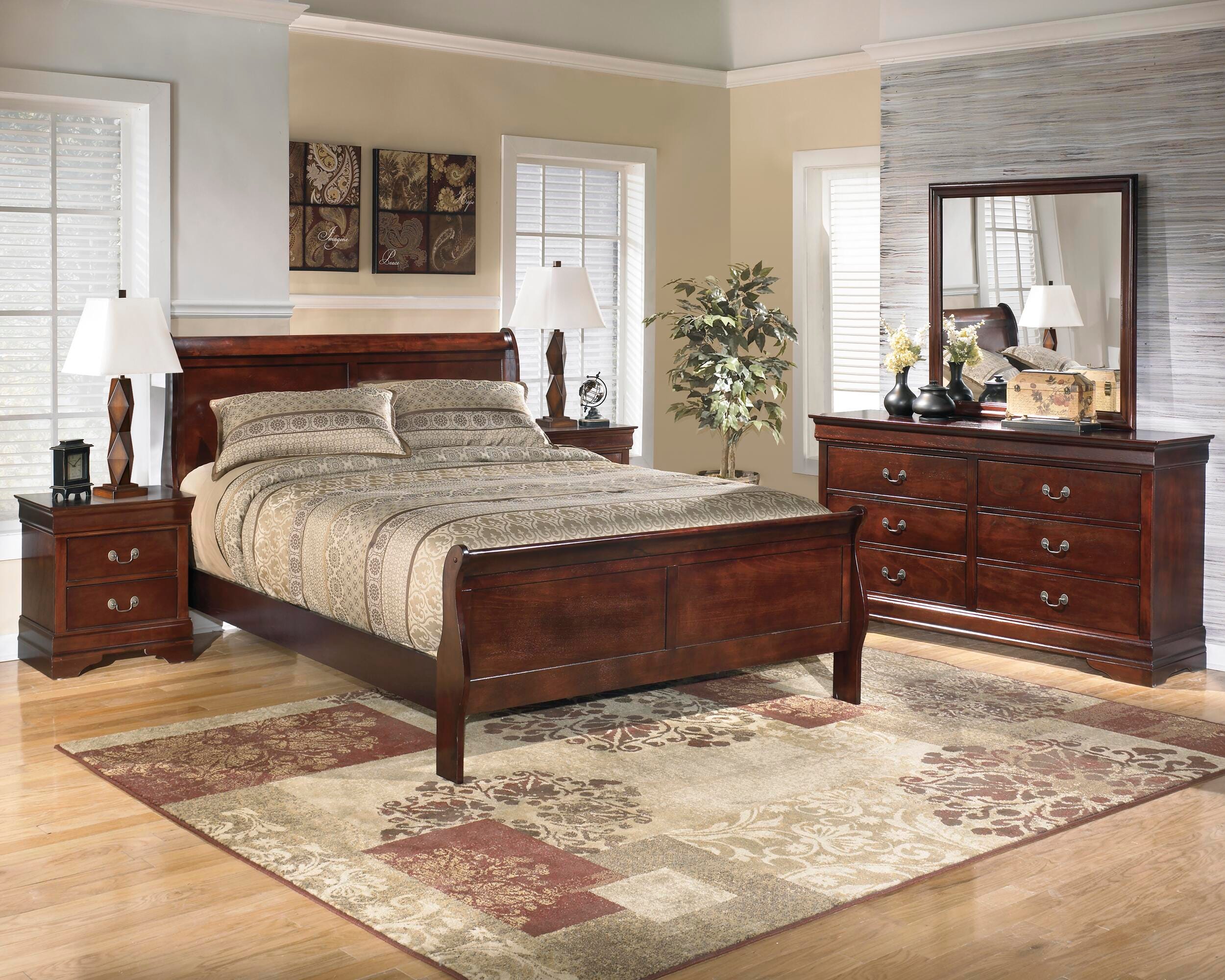 Alisdair Sleigh Bed with 2 Nightstands