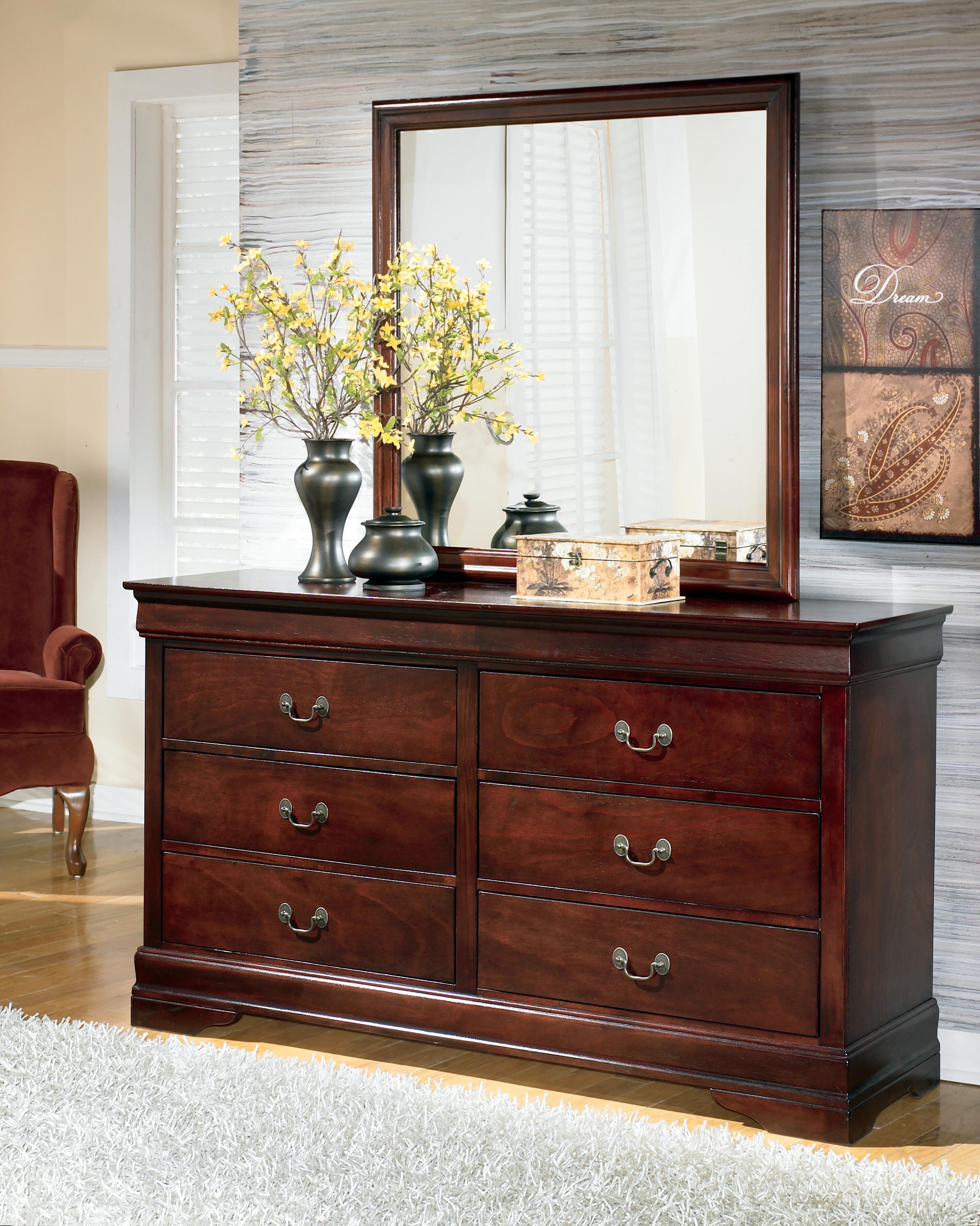 Alisdair Sleigh Bed with Mirrored Dresser and Chest
