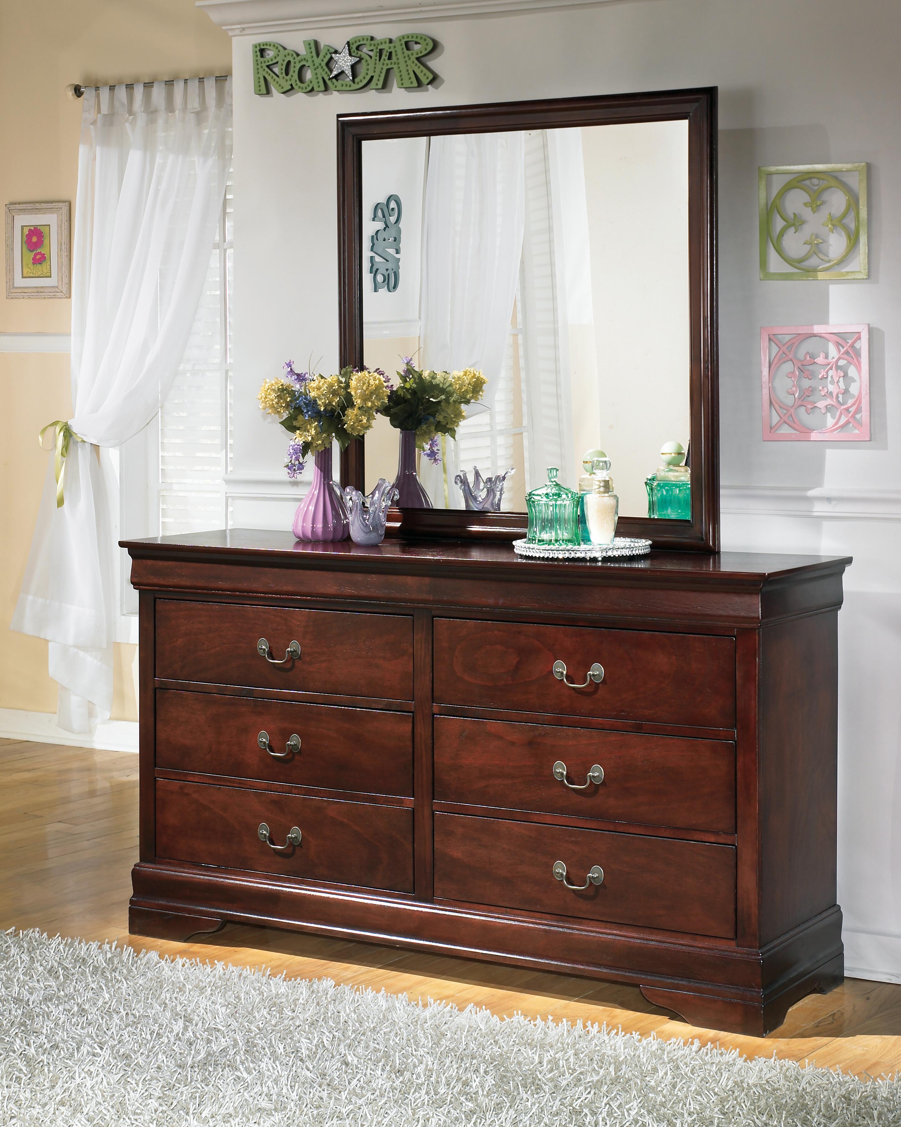 Alisdair Sleigh Bed, 2 Dressers, Mirror and Nightstand
