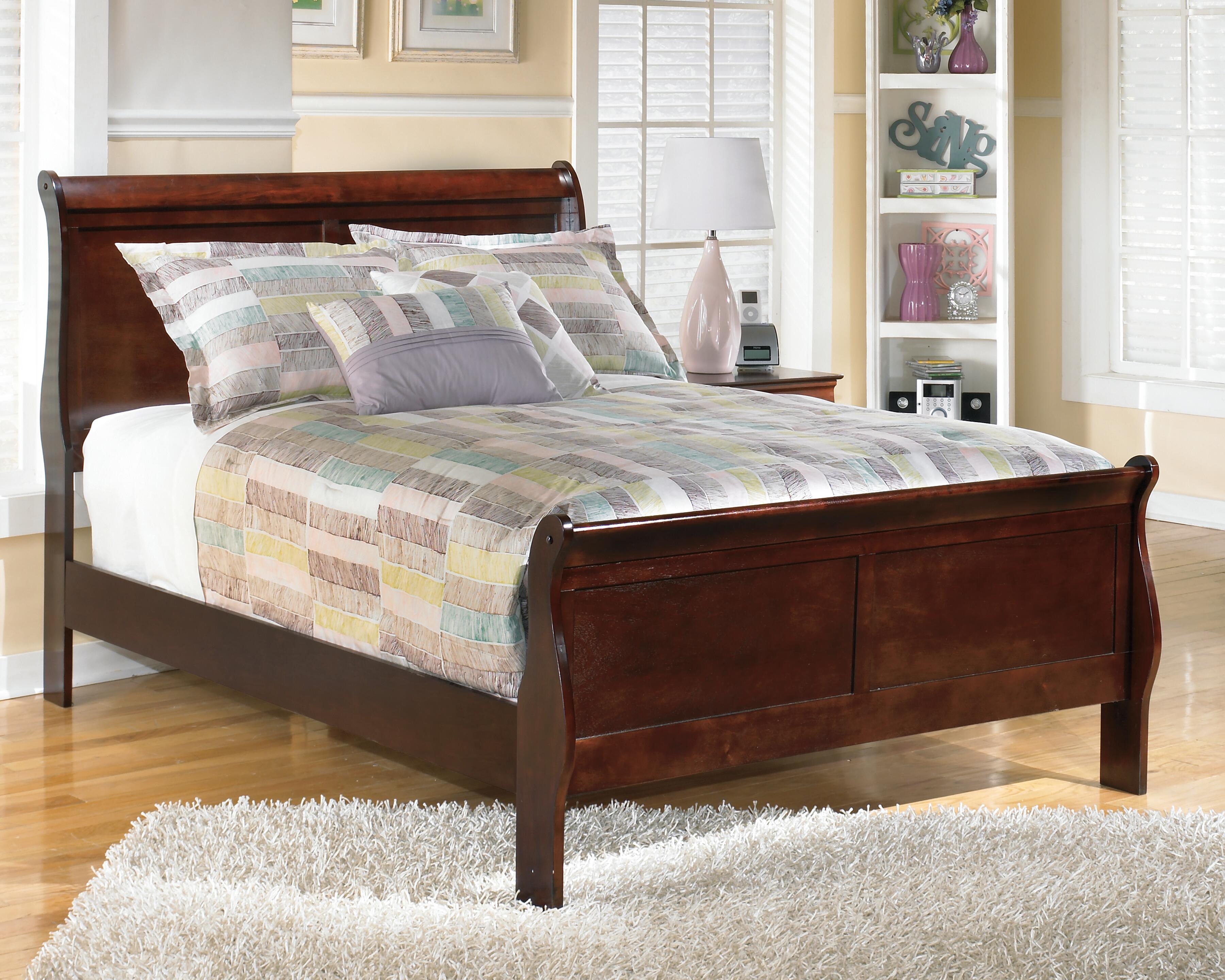 Alisdair Sleigh Bed
