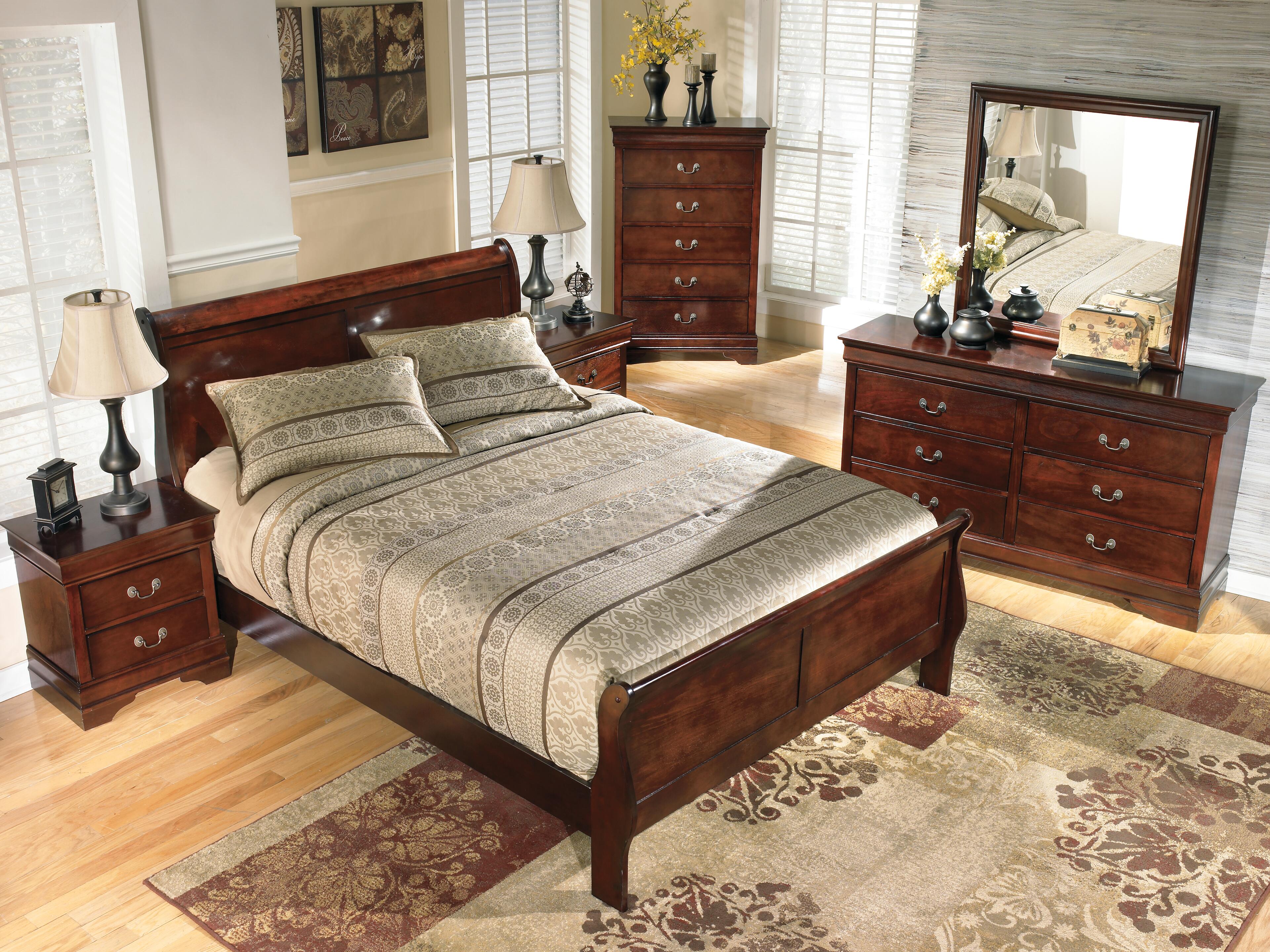 Alisdair Sleigh Bed with 2 Nightstands
