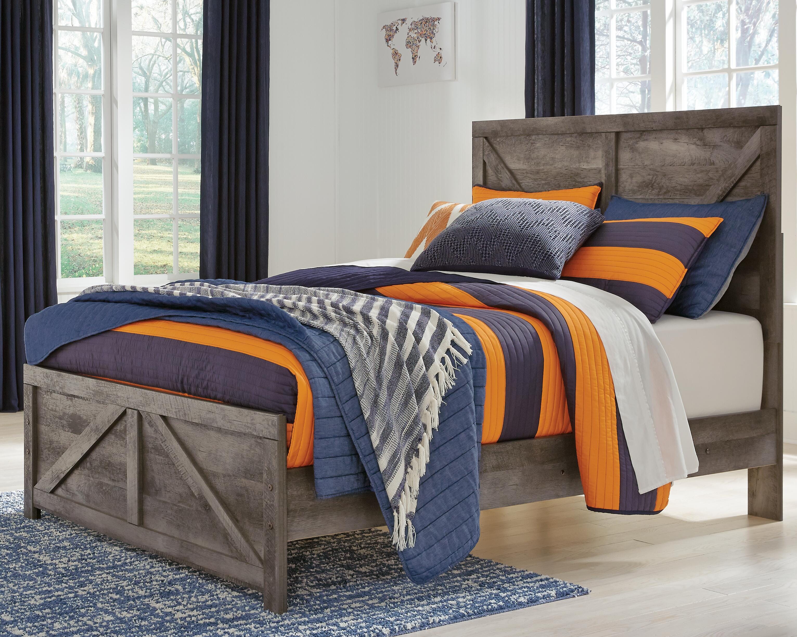 Wynnlow Panel Bed