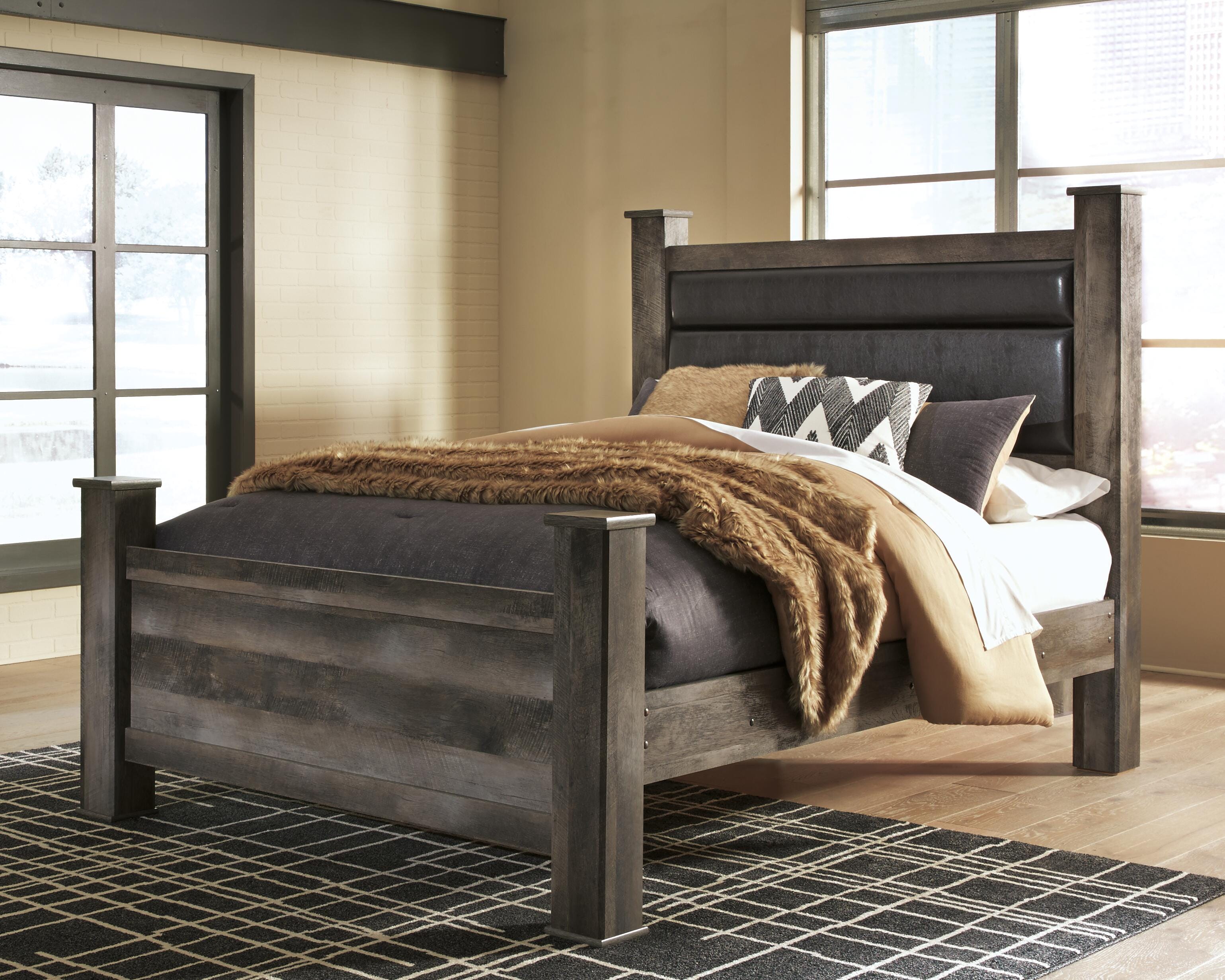 Wynnlow Upholstered Poster Bed