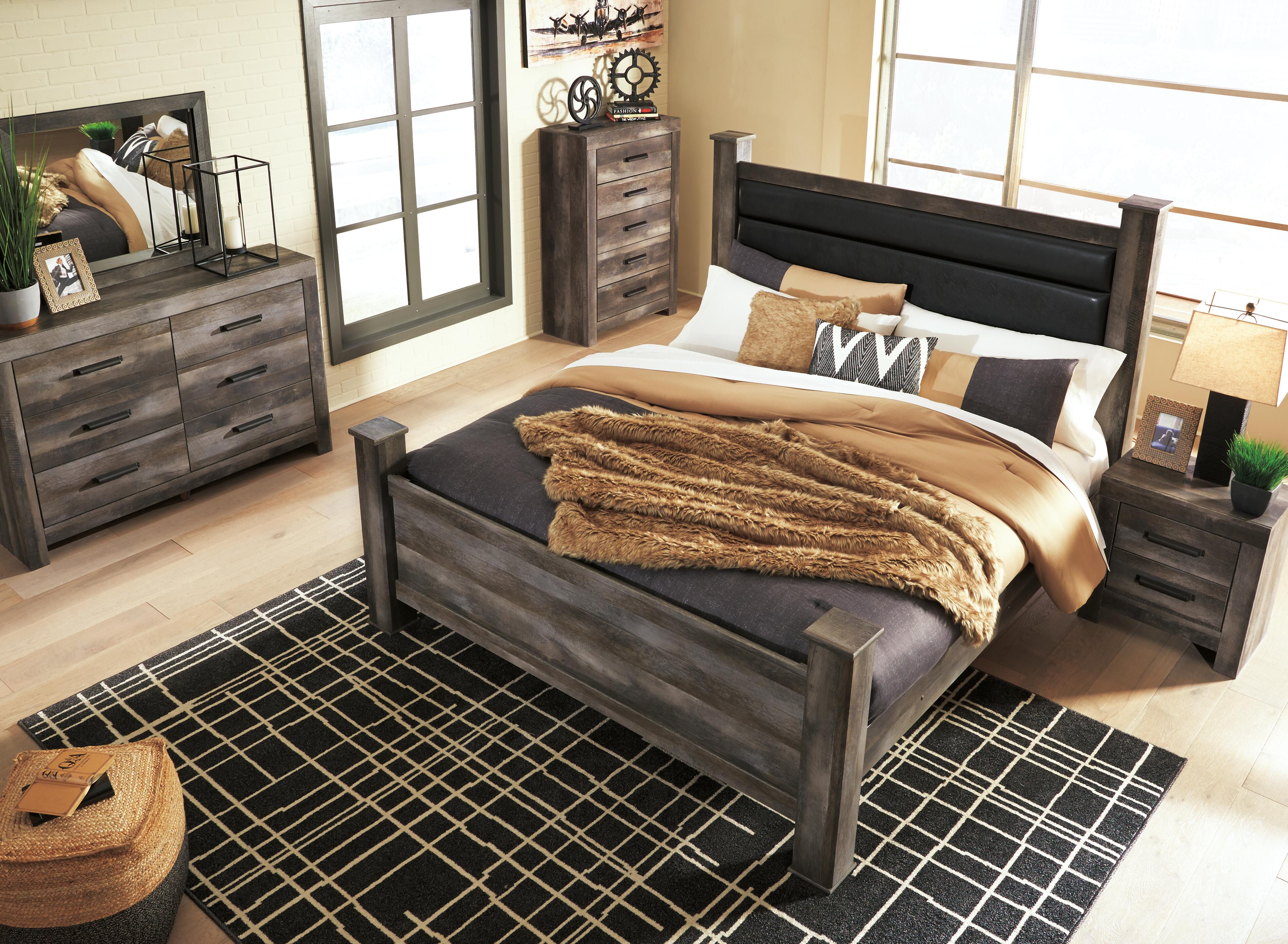 Wynnlow Upholstered Poster Bed