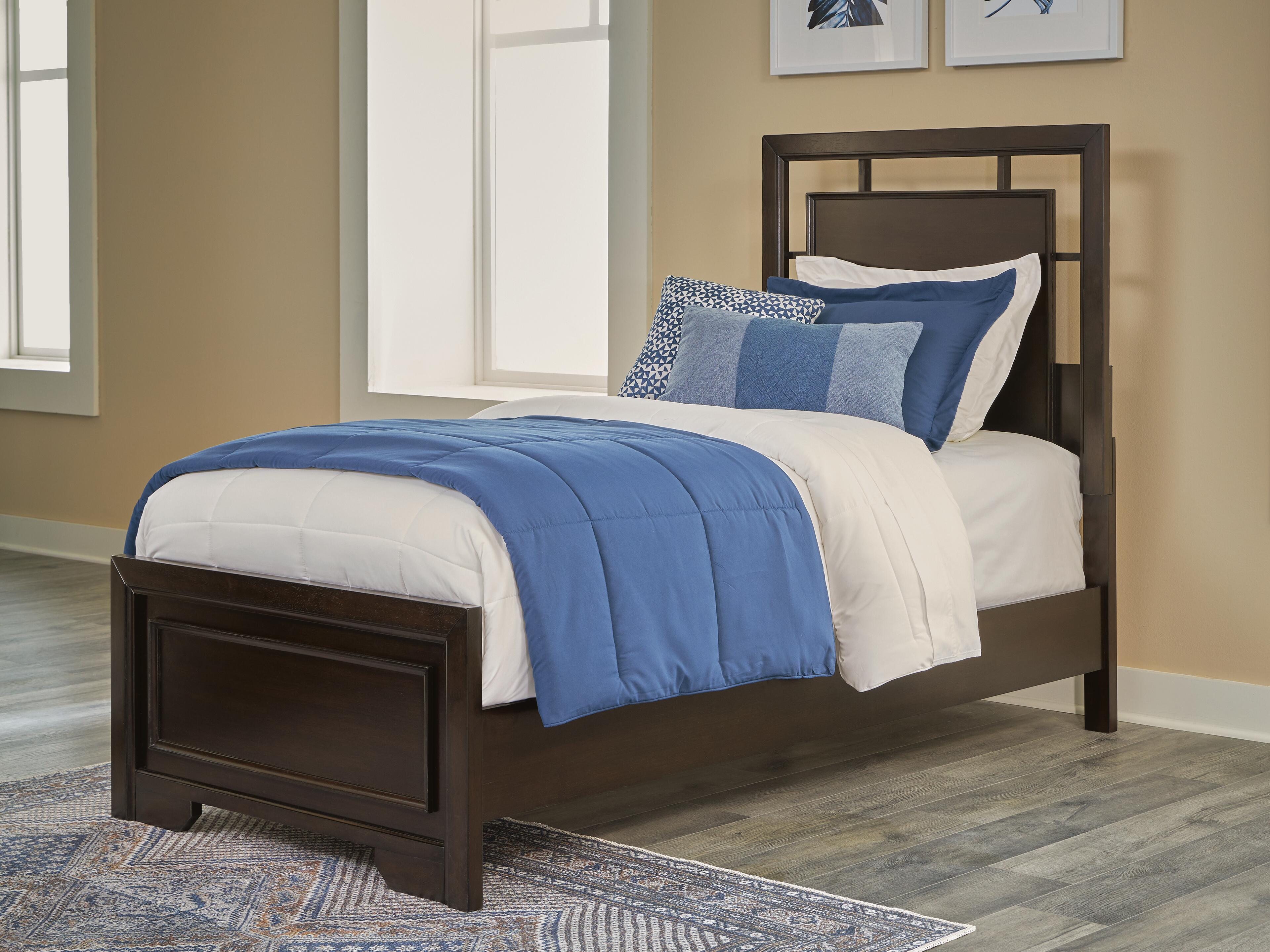 Covetown Panel Bed, Dresser and 2 Nightstands